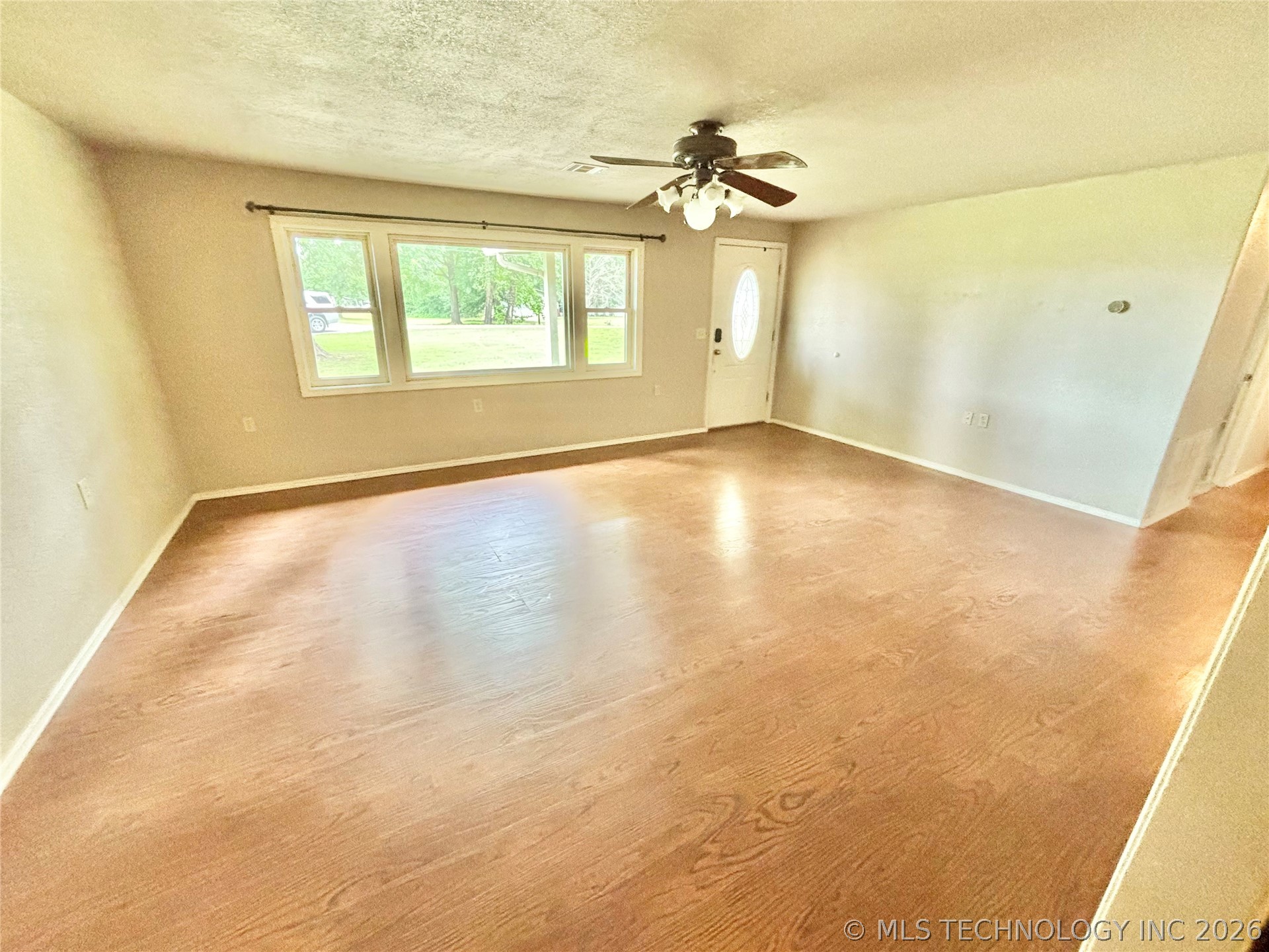 106 E Elk Road Property Photo 3