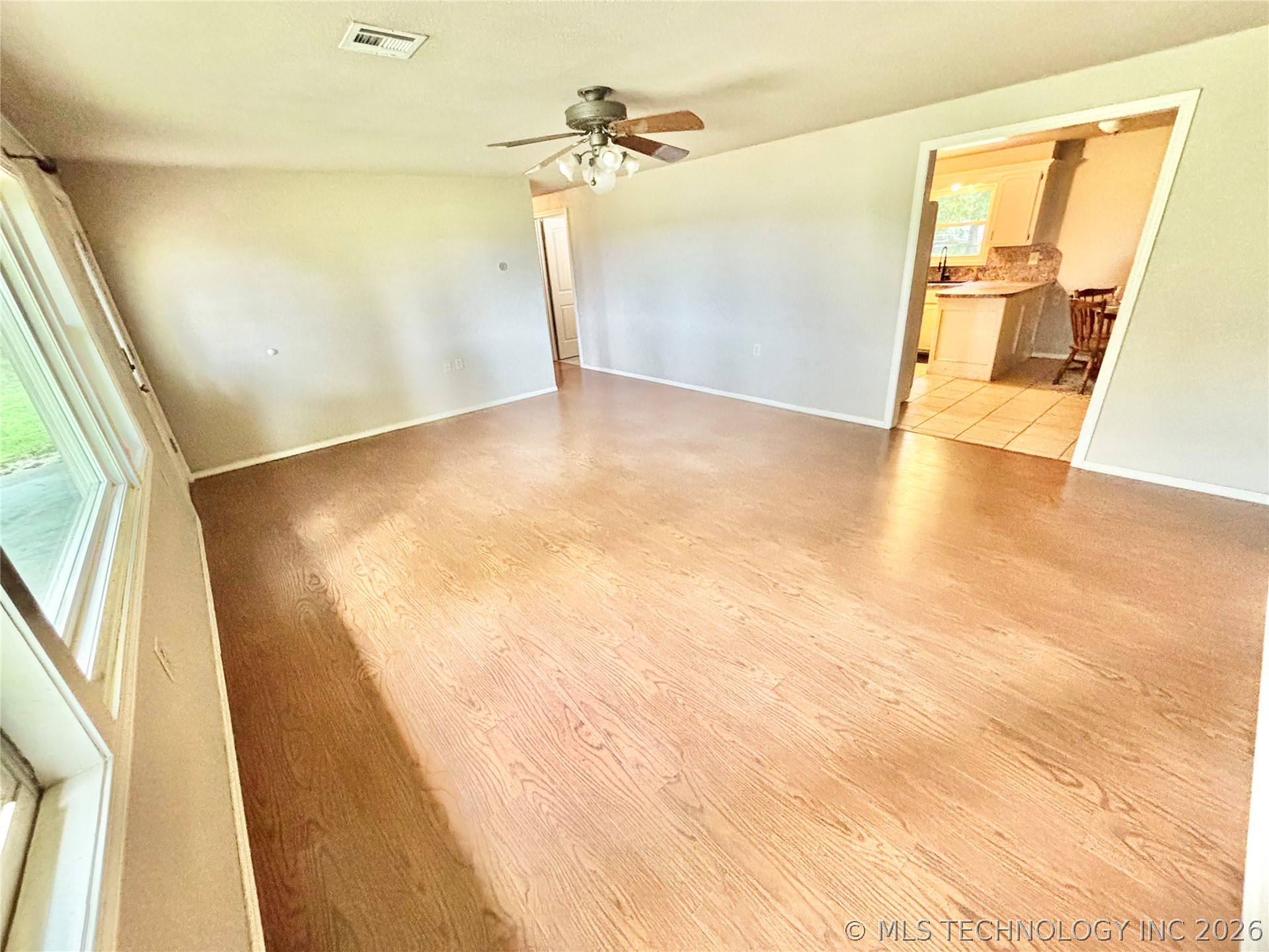 106 E Elk Road Property Photo 4