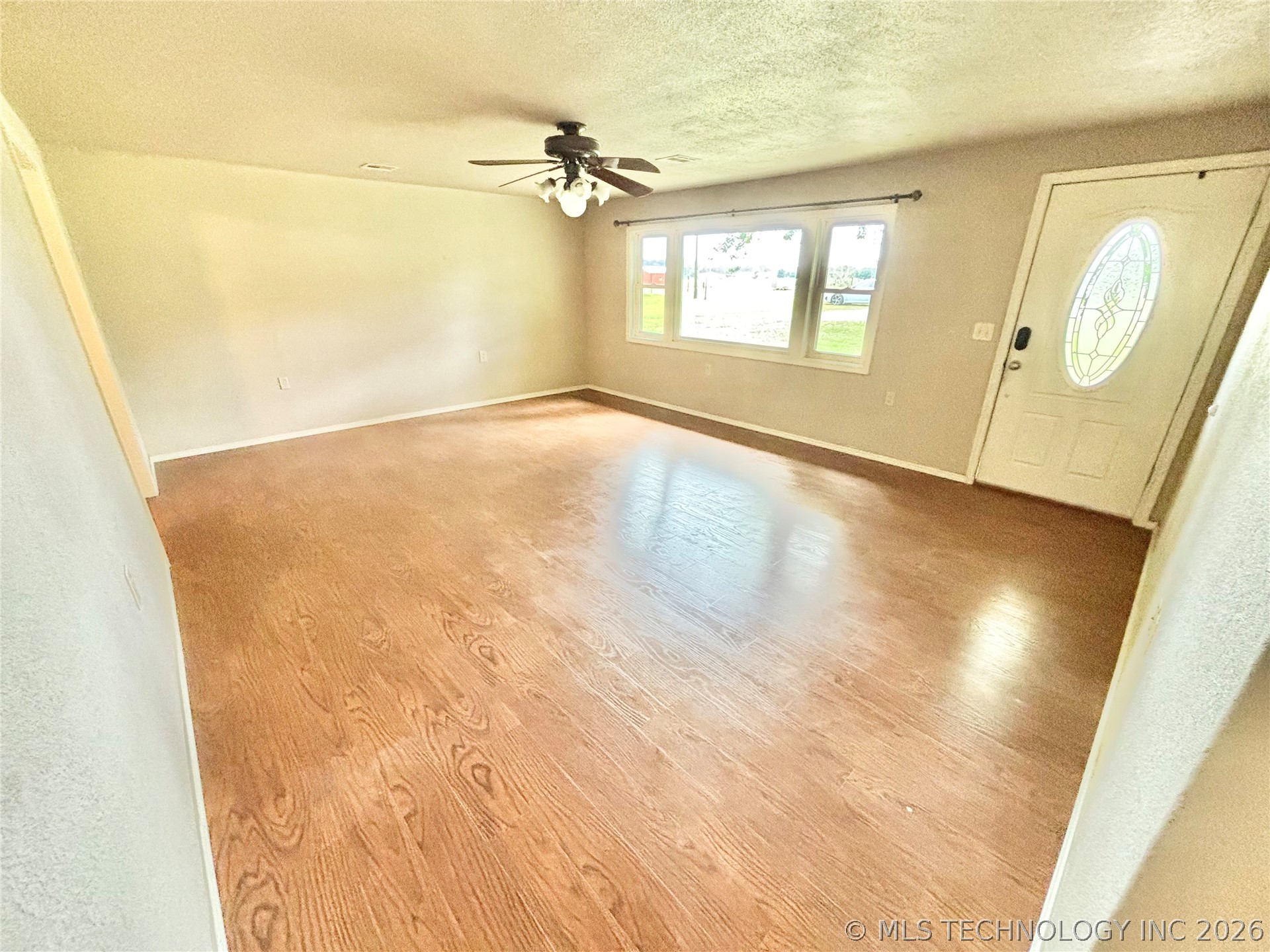 106 E Elk Road Property Photo 5