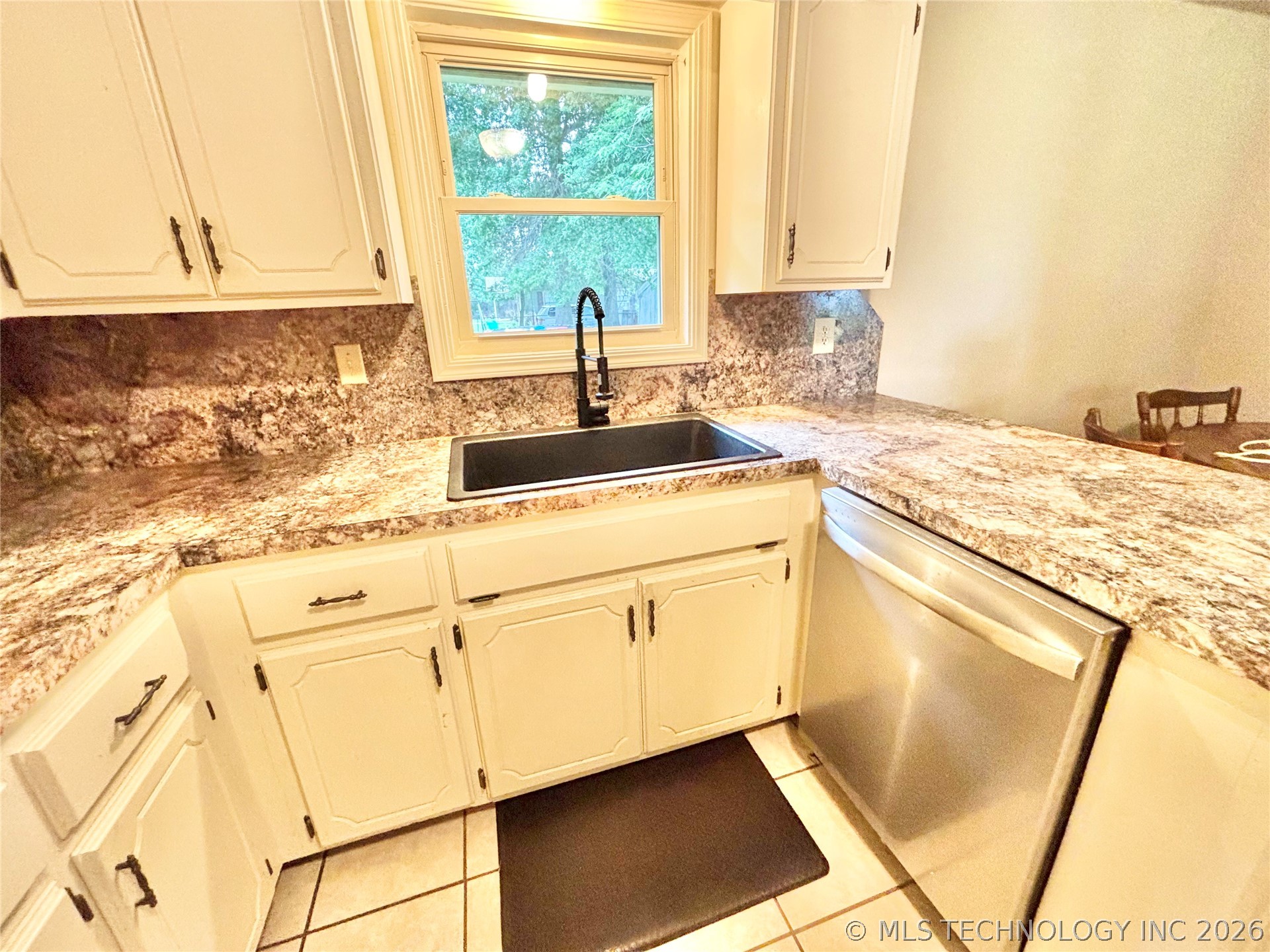 106 E Elk Road Property Photo 10