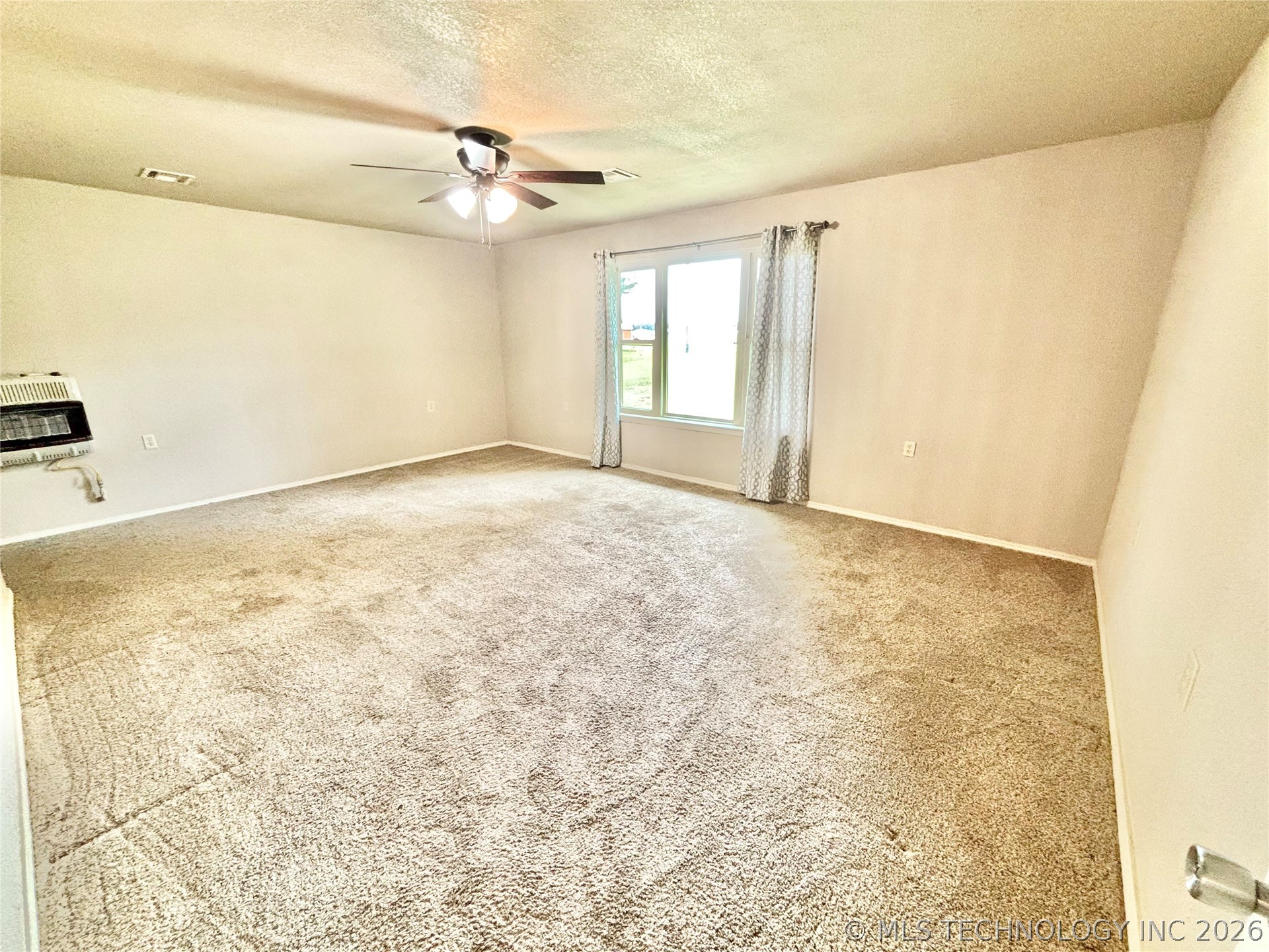 106 E Elk Road Property Photo 14