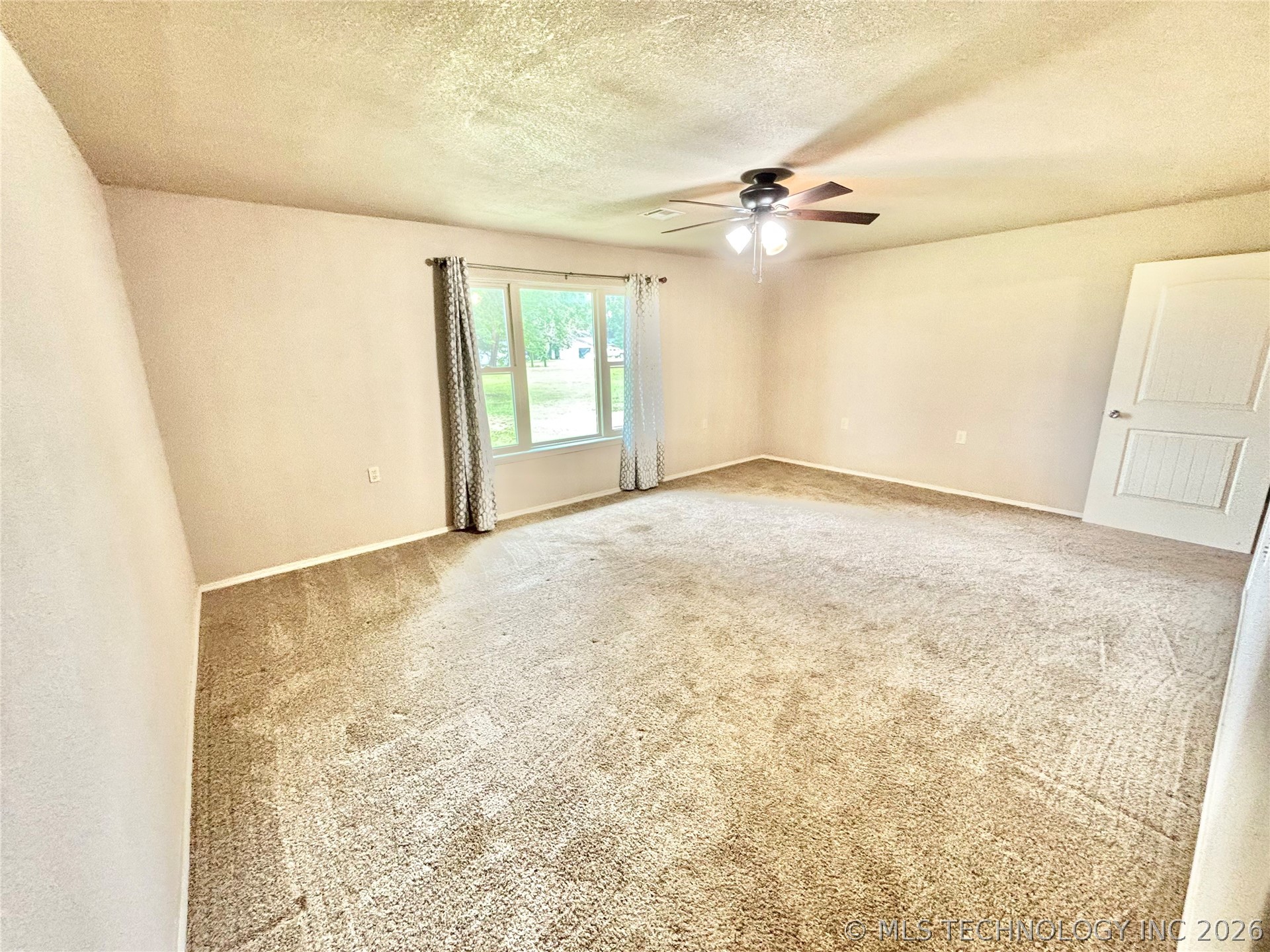 106 E Elk Road Property Photo 15
