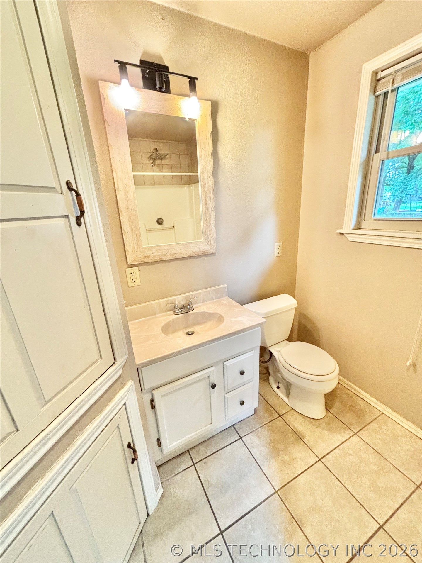 106 E Elk Road Property Photo 18