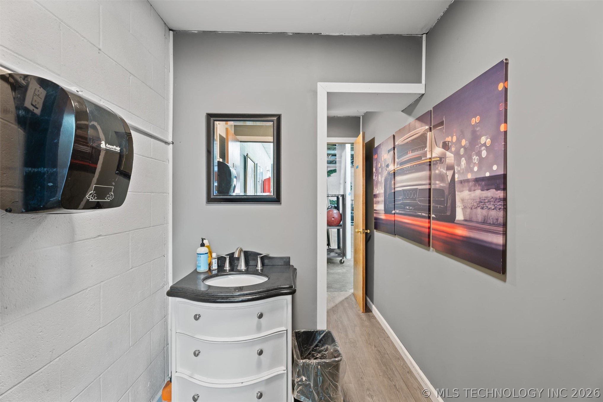 218 S Comanche Avenue Property Photo 16