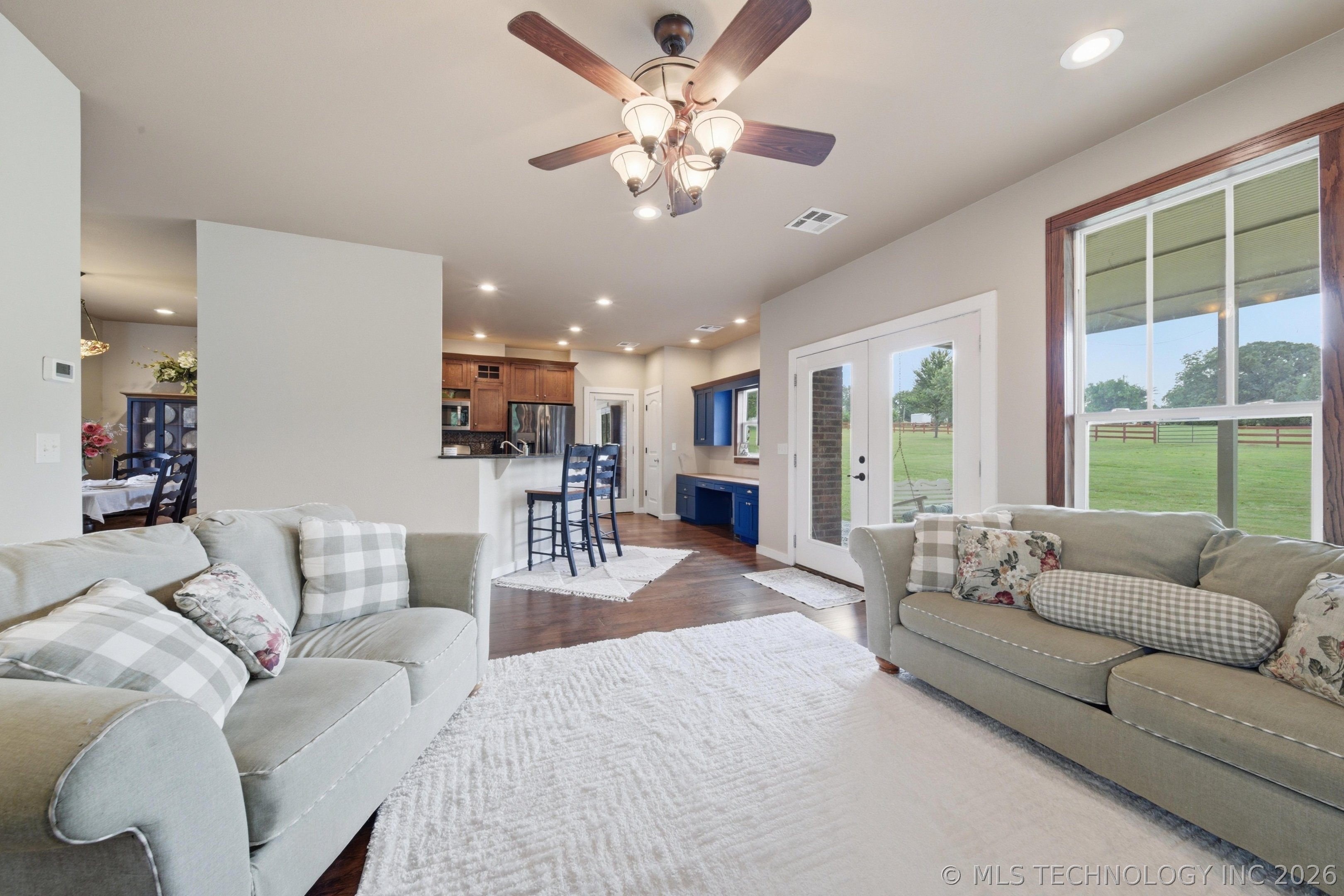 14252 E Lake Drive Property Photo 9