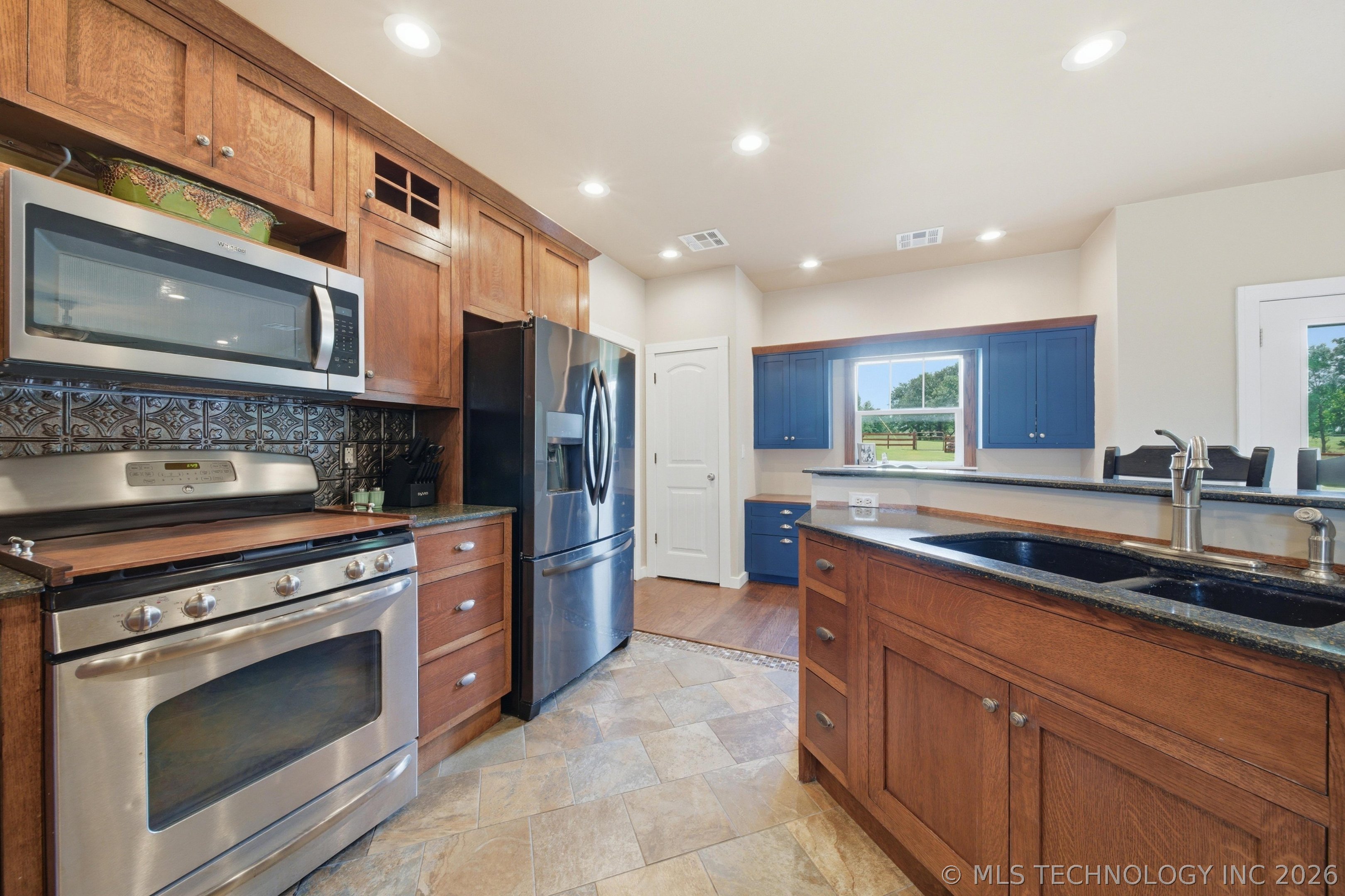 14252 E Lake Drive Property Photo 13