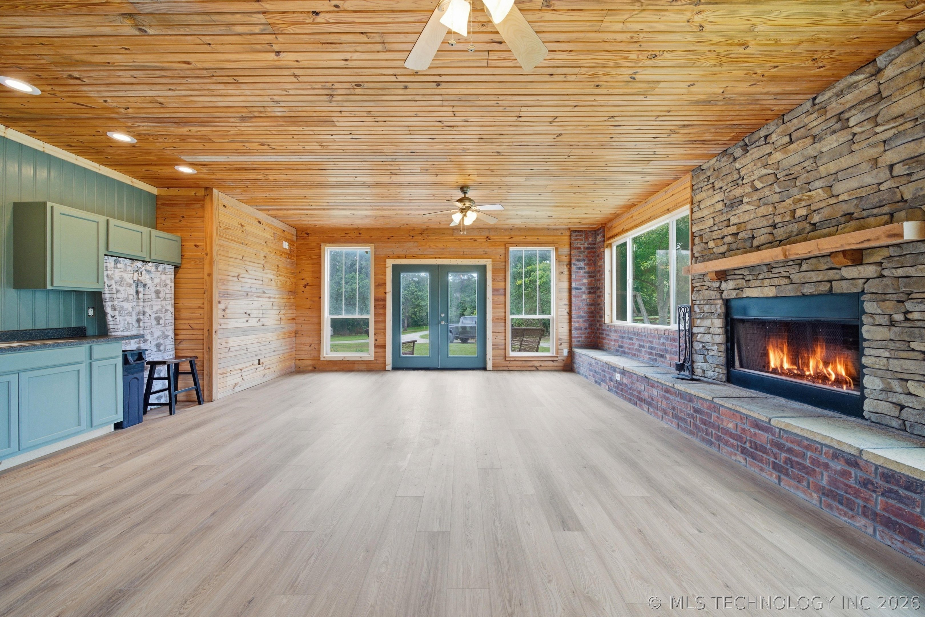 14252 E Lake Drive Property Photo 23