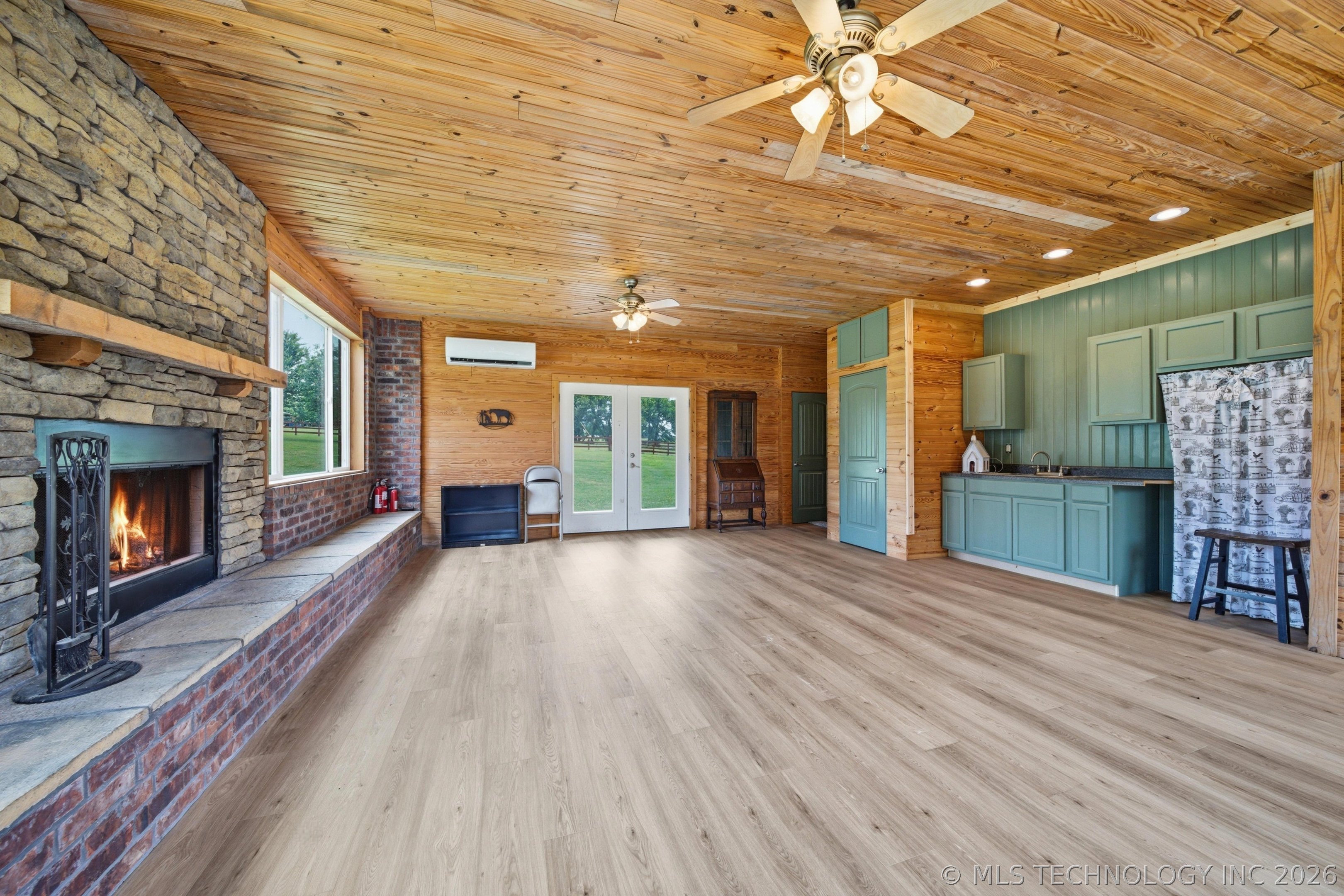 14252 E Lake Drive Property Photo 25