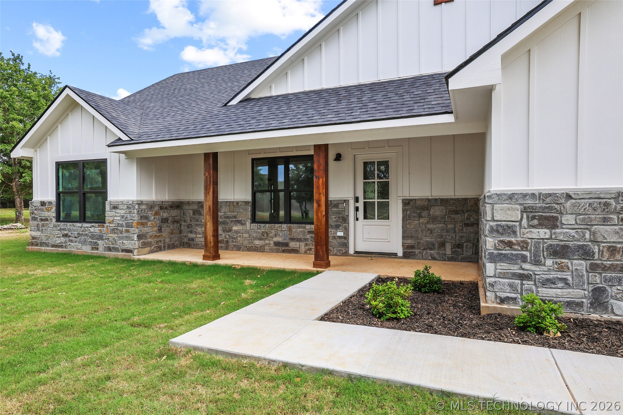 6915 Sims Road Property Photo 2