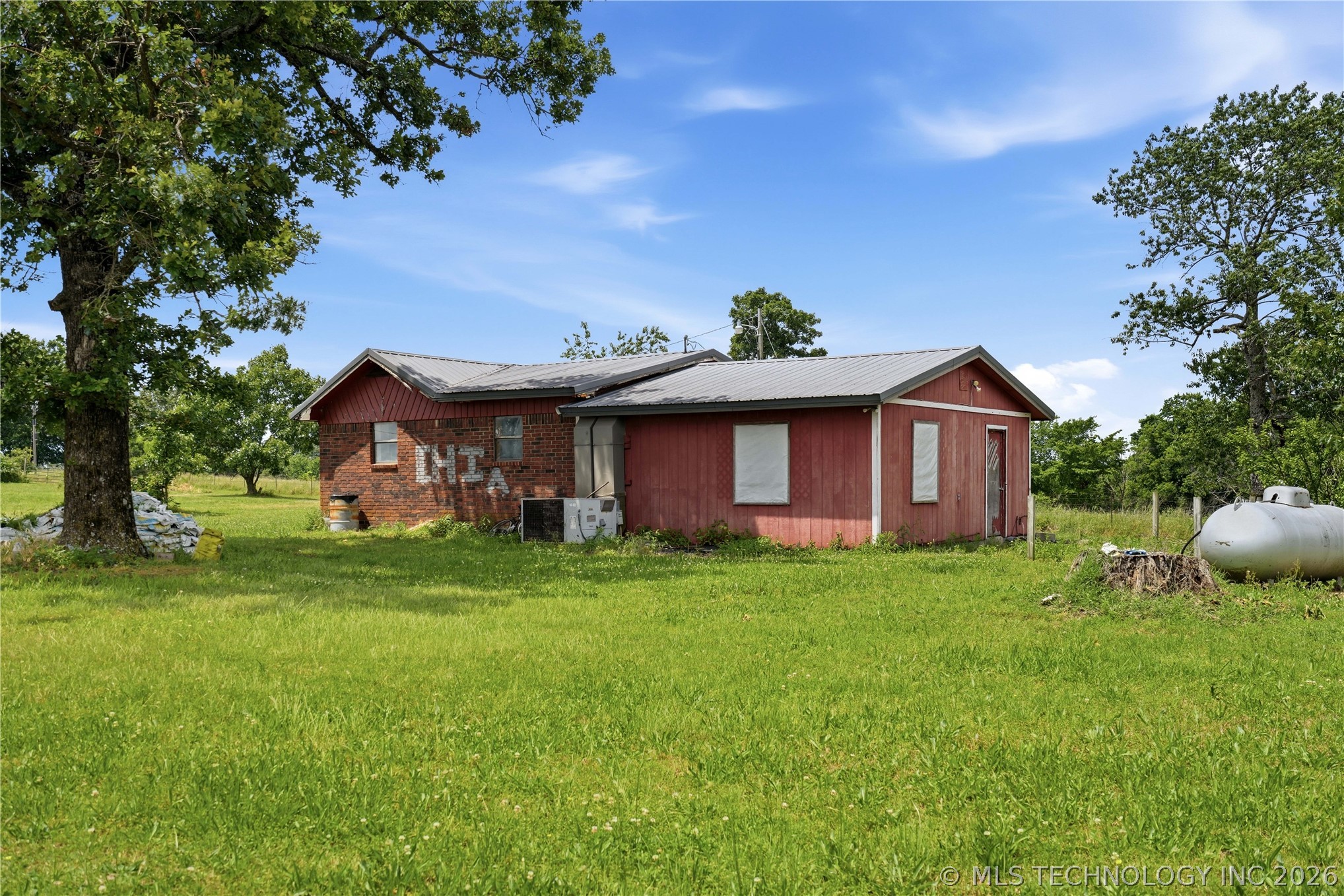 471089 E 670 Property Photo 36