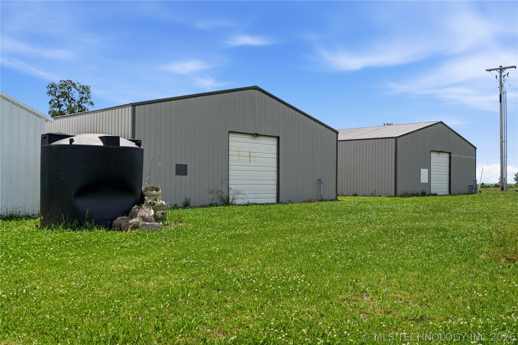 471089 E 670 Property Photo 38