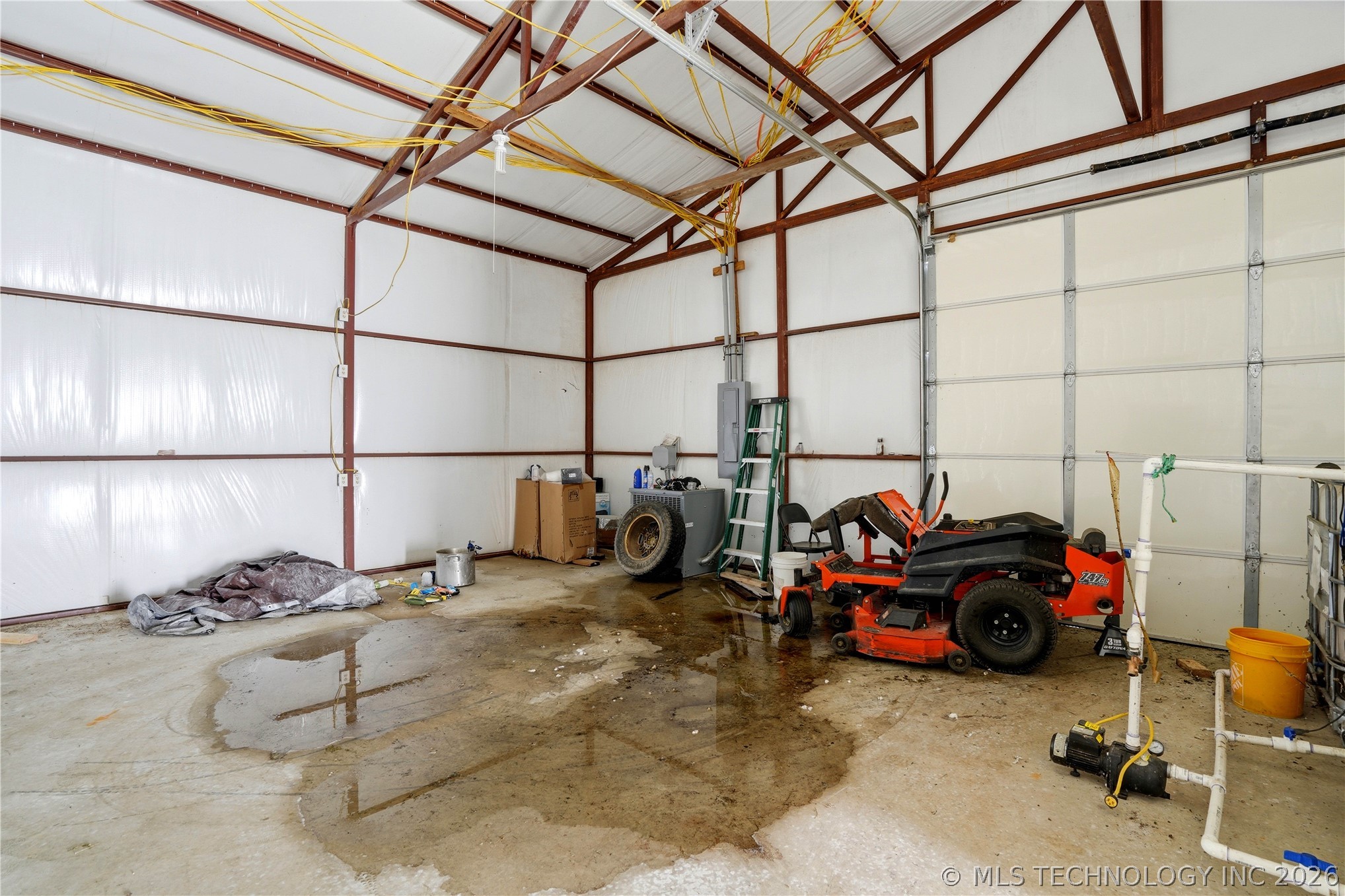 471089 E 670 Property Photo 42