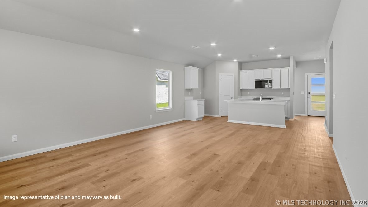 2023 E San Antonio Street Property Photo 6