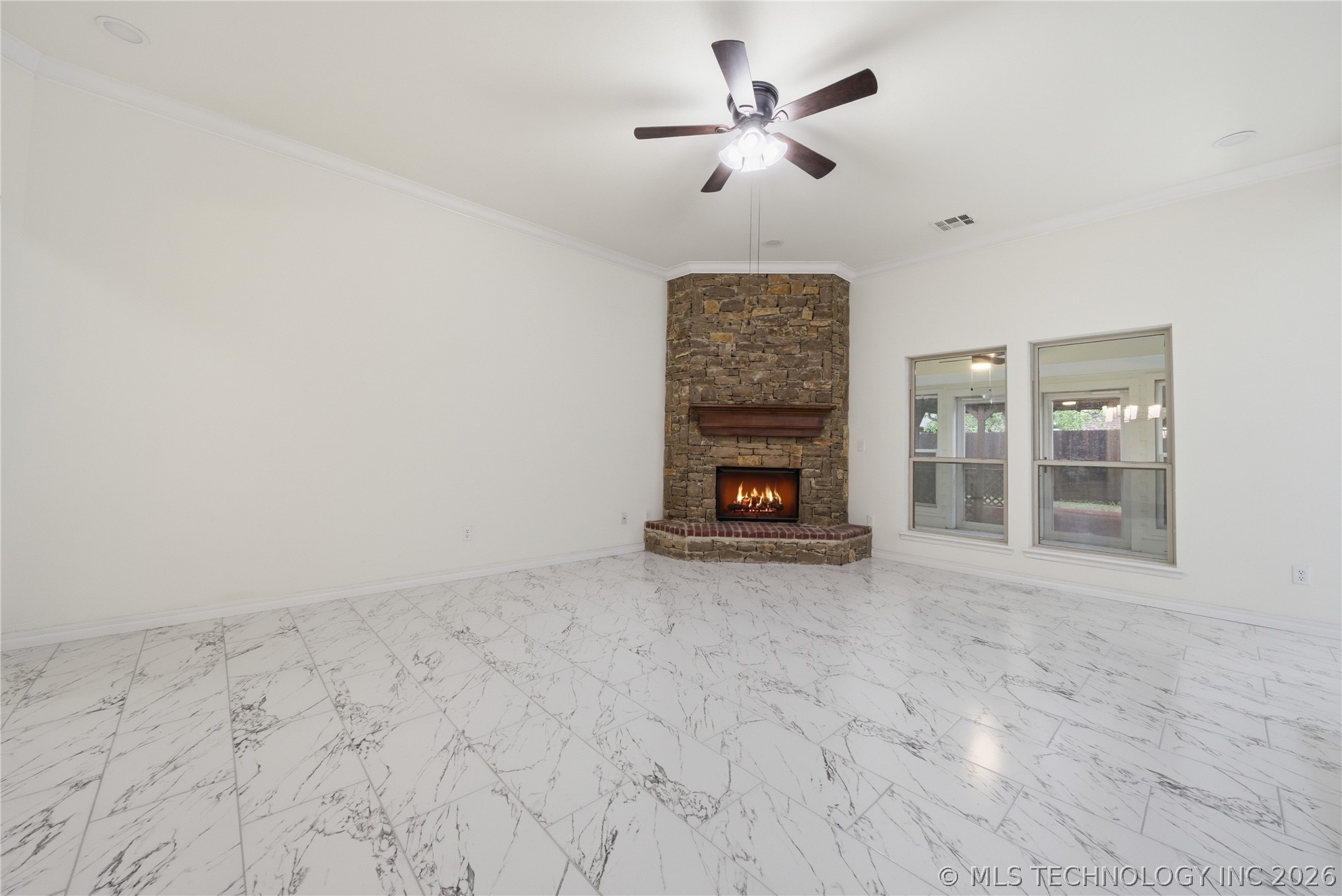 2445 S Oak Avenue Property Photo 7