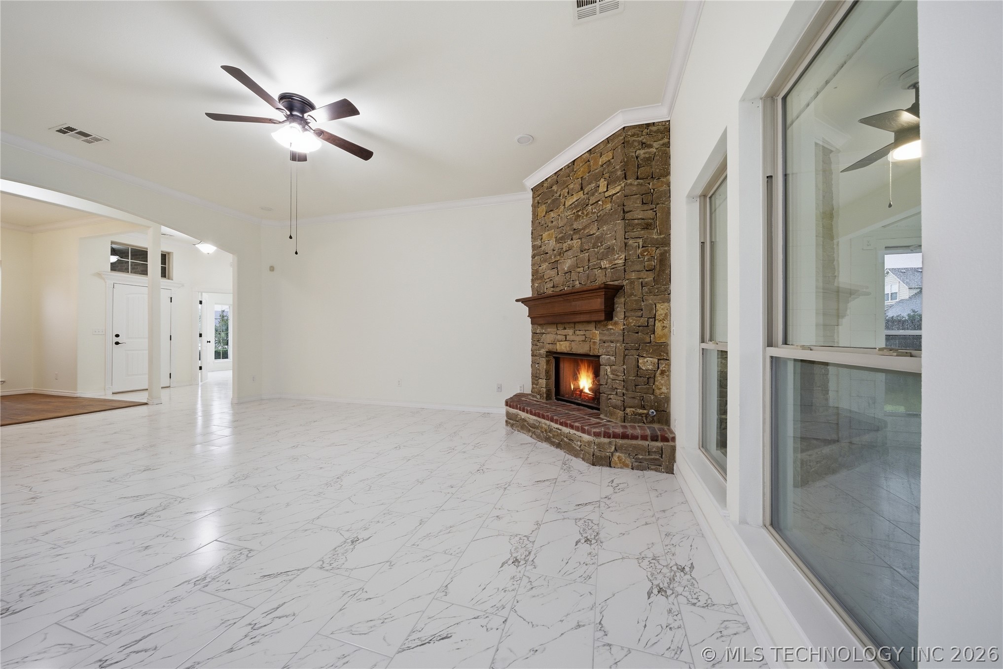 2445 S Oak Avenue Property Photo 8