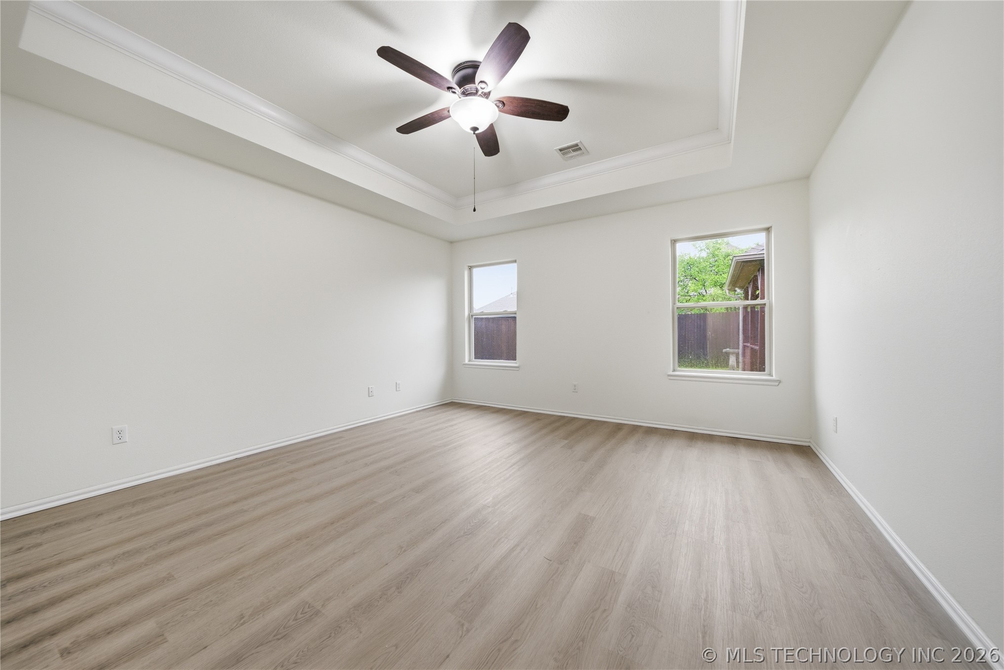2445 S Oak Avenue Property Photo 14