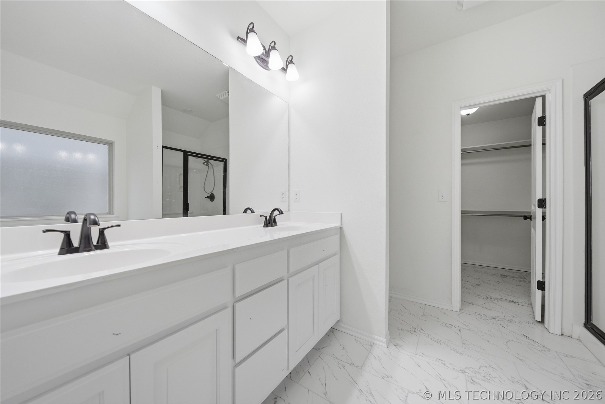 2445 S Oak Avenue Property Photo 16