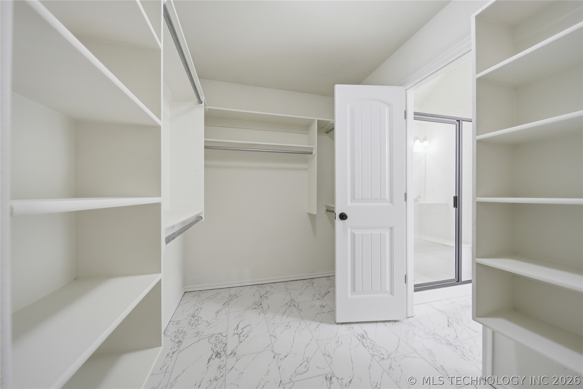 2445 S Oak Avenue Property Photo 18