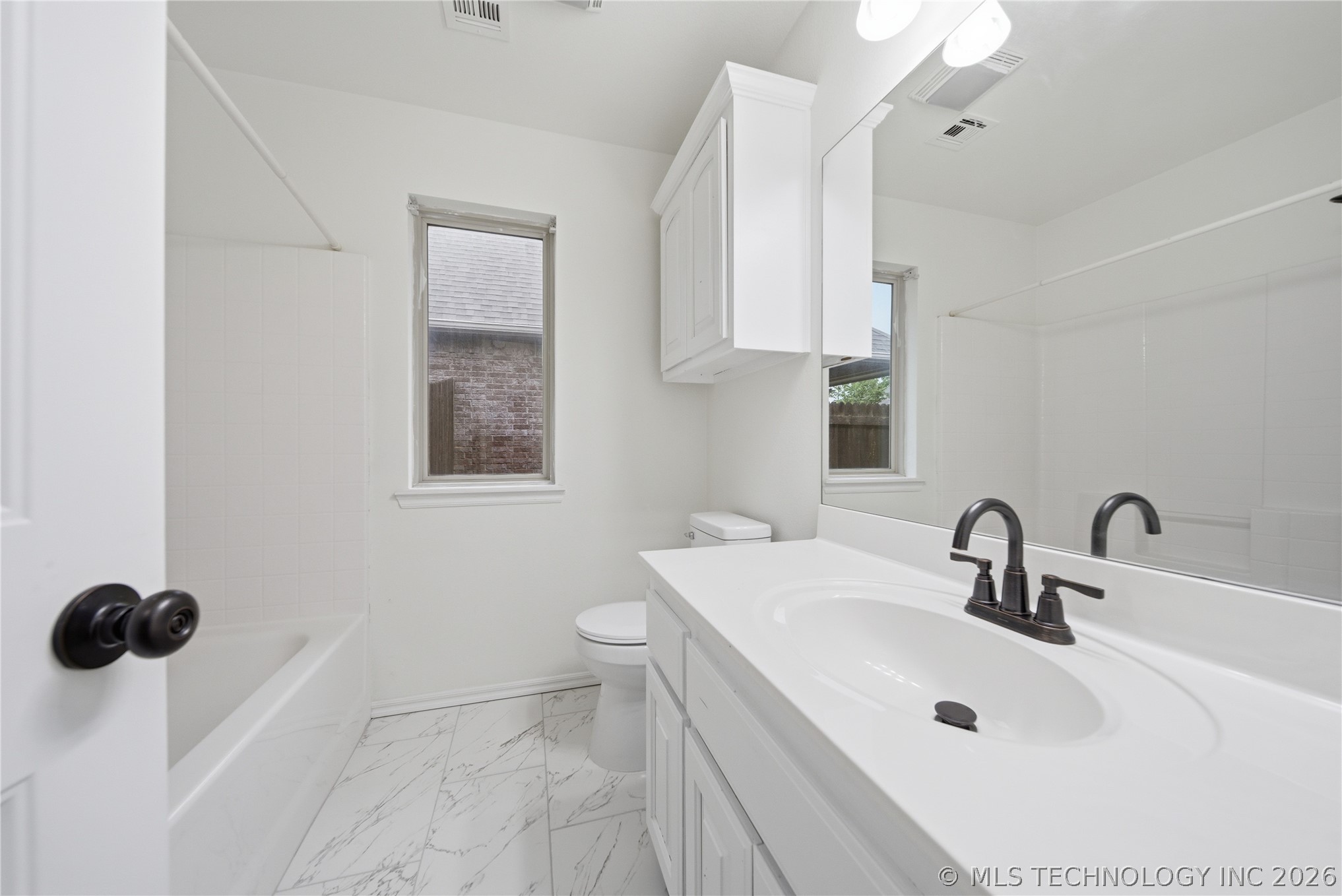 2445 S Oak Avenue Property Photo 21