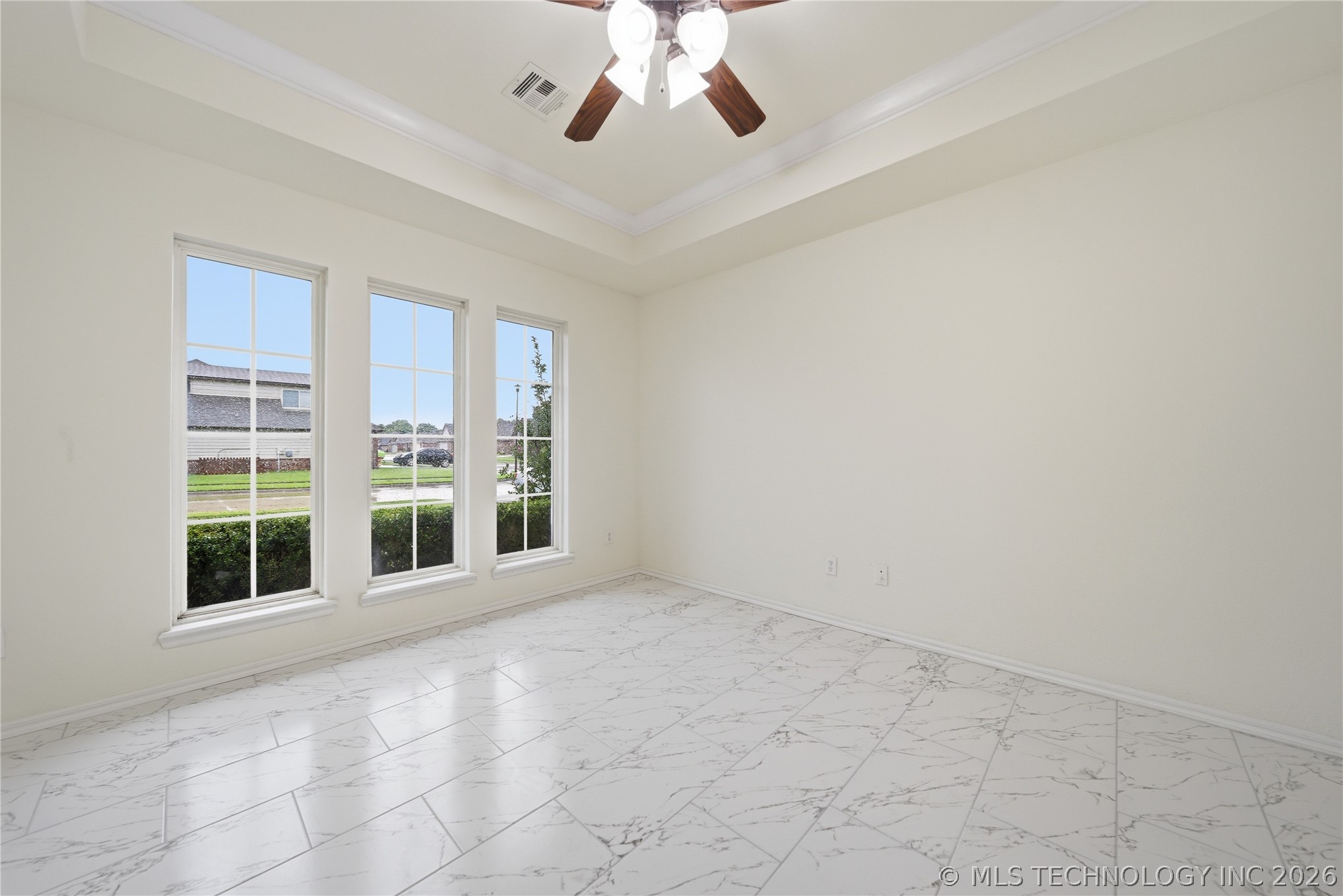 2445 S Oak Avenue Property Photo 22