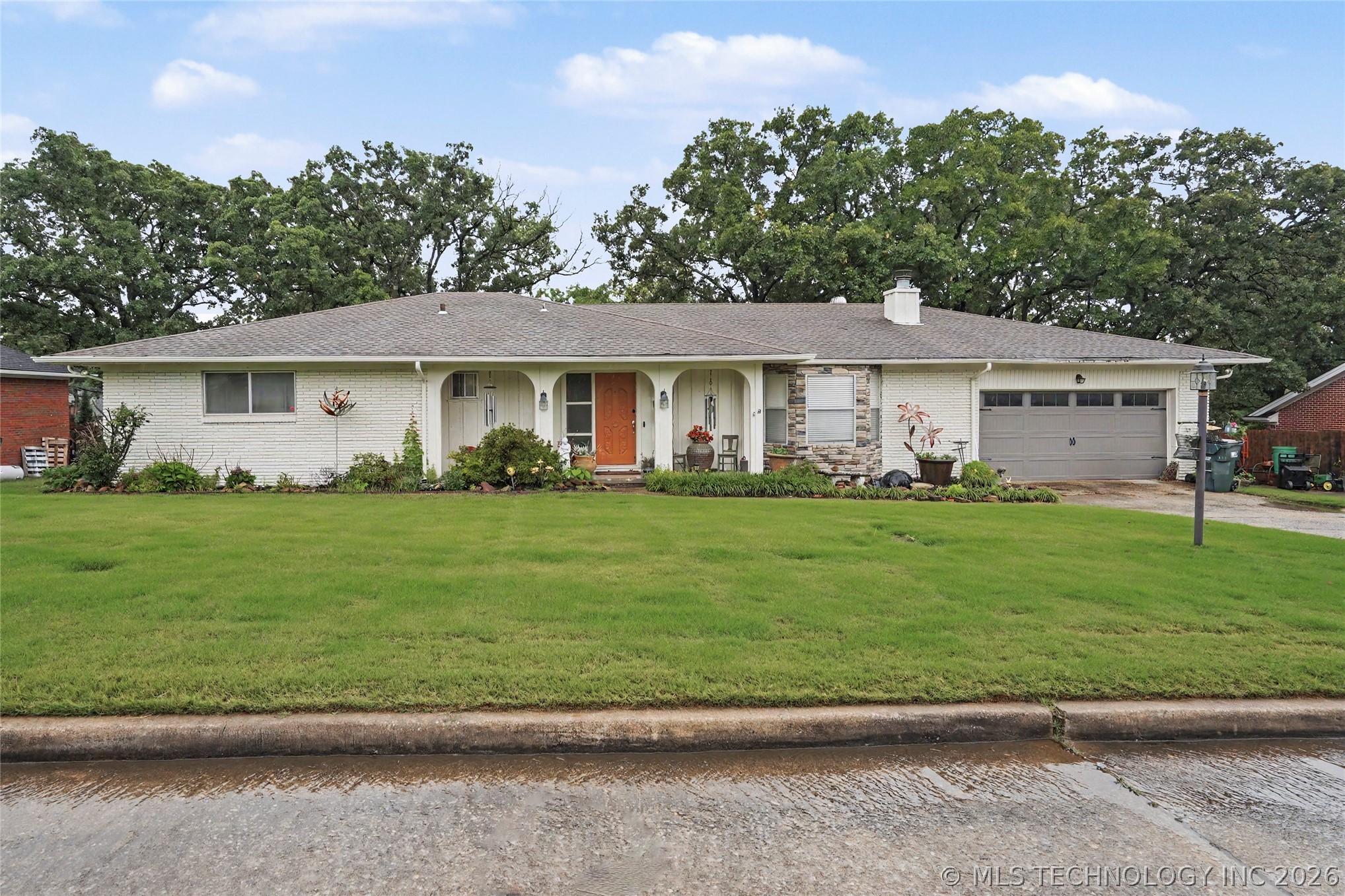 1212 E Teresa Avenue Property Photo 1
