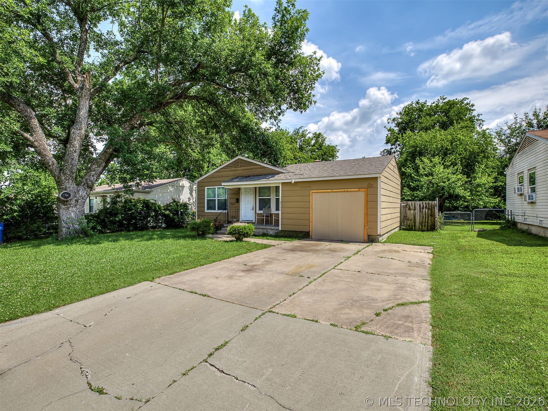 3724 W 45th Place Property Photo 2