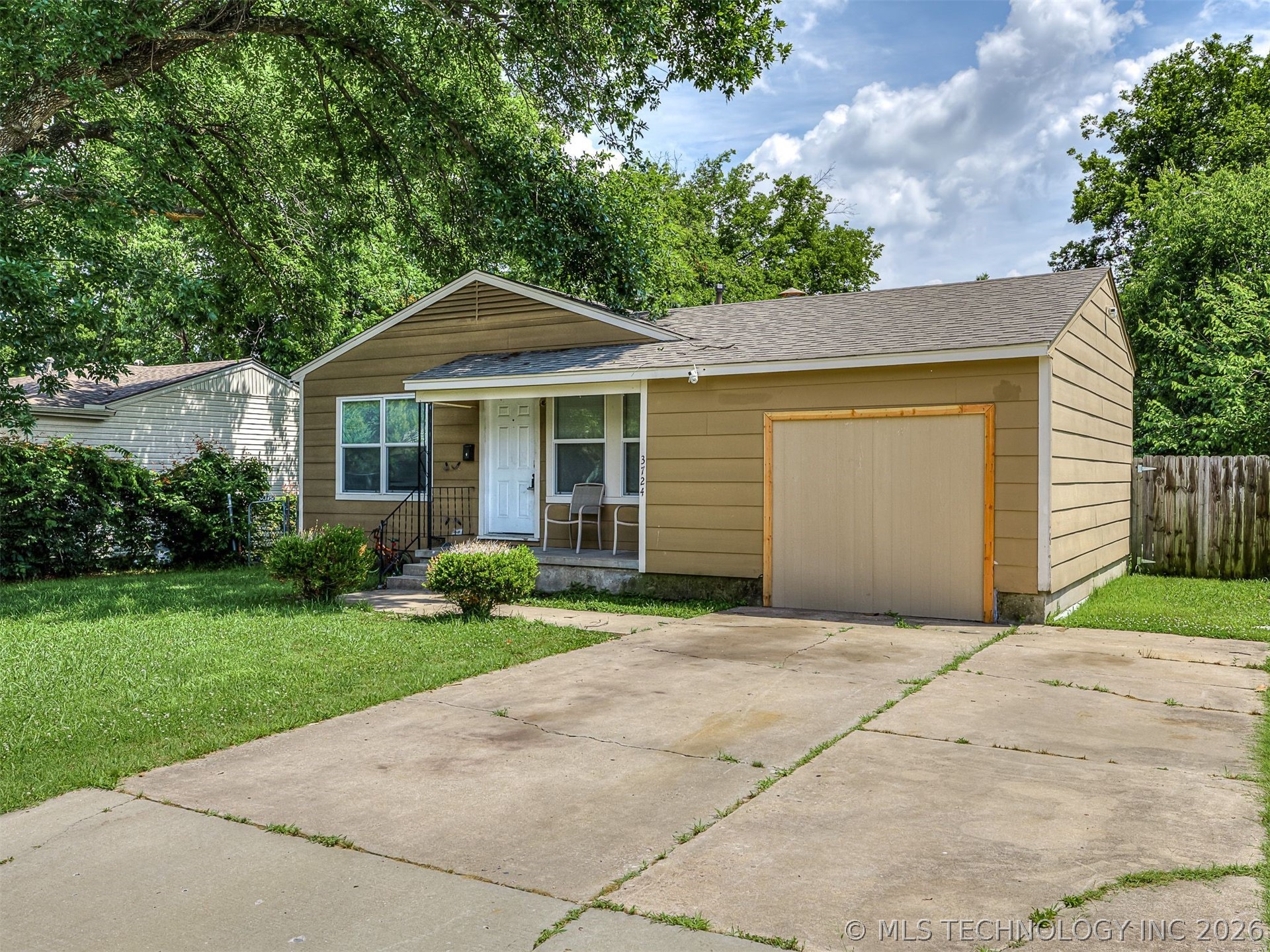 3724 W 45th Place Property Photo 3