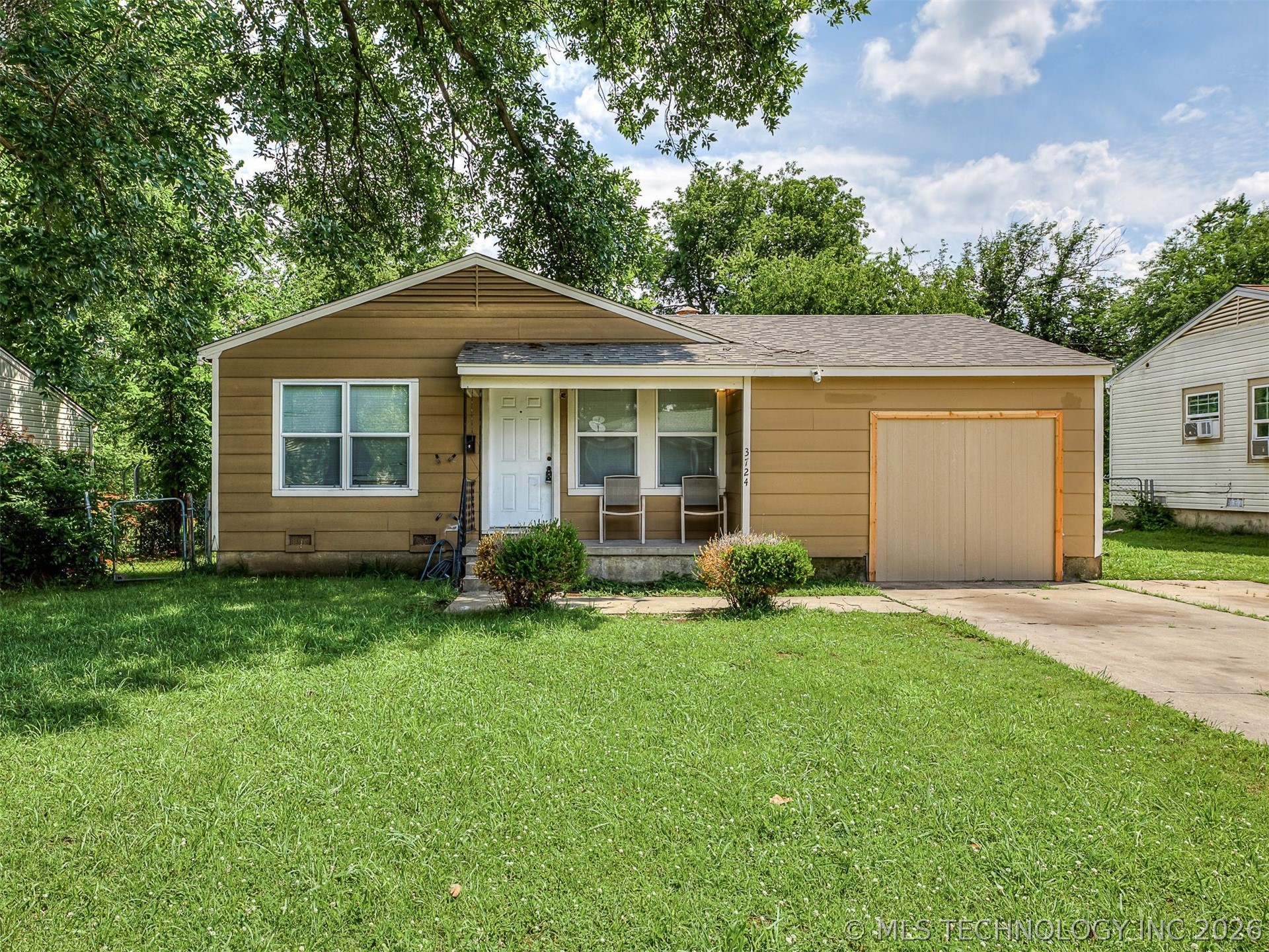 3724 W 45th Place Property Photo 4