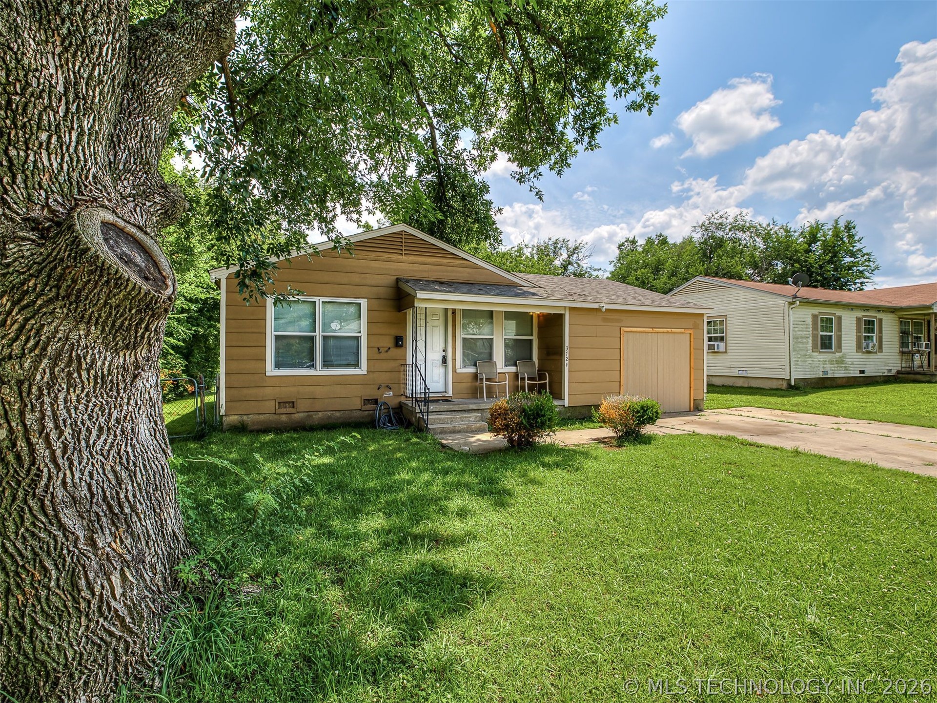 3724 W 45th Place Property Photo 5