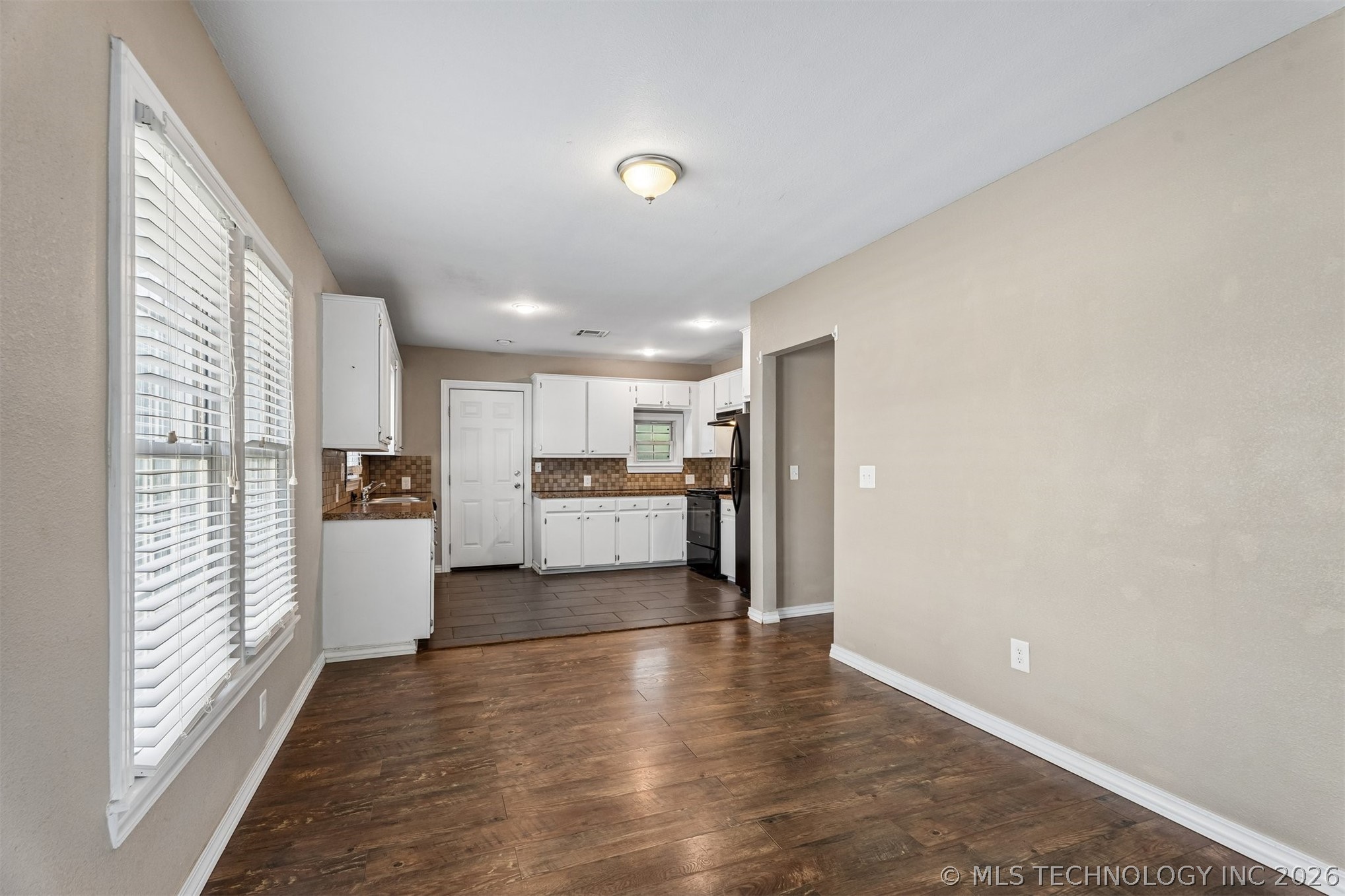 3113 E 12th Street Property Photo 8