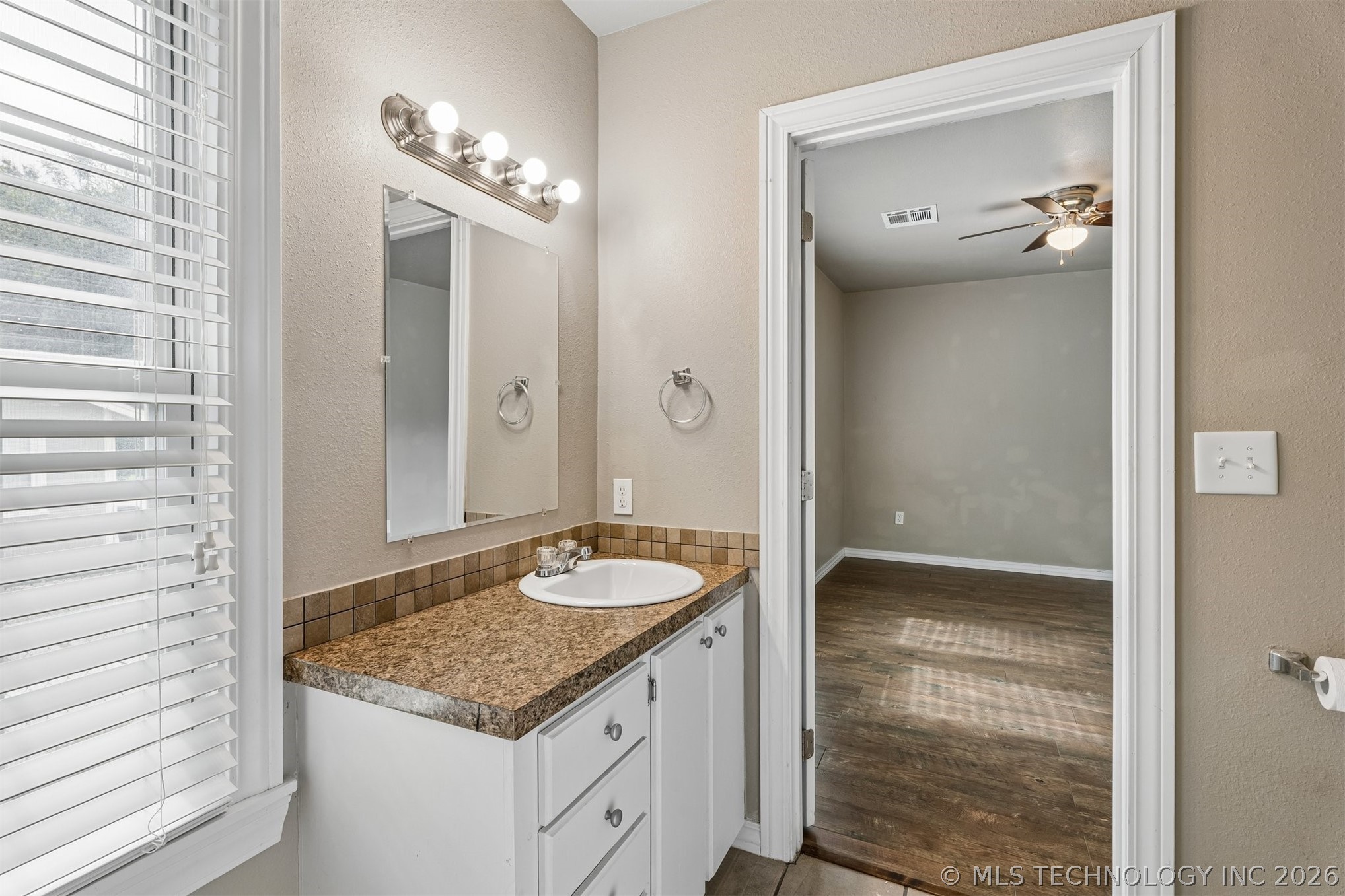 3113 E 12th Street Property Photo 16