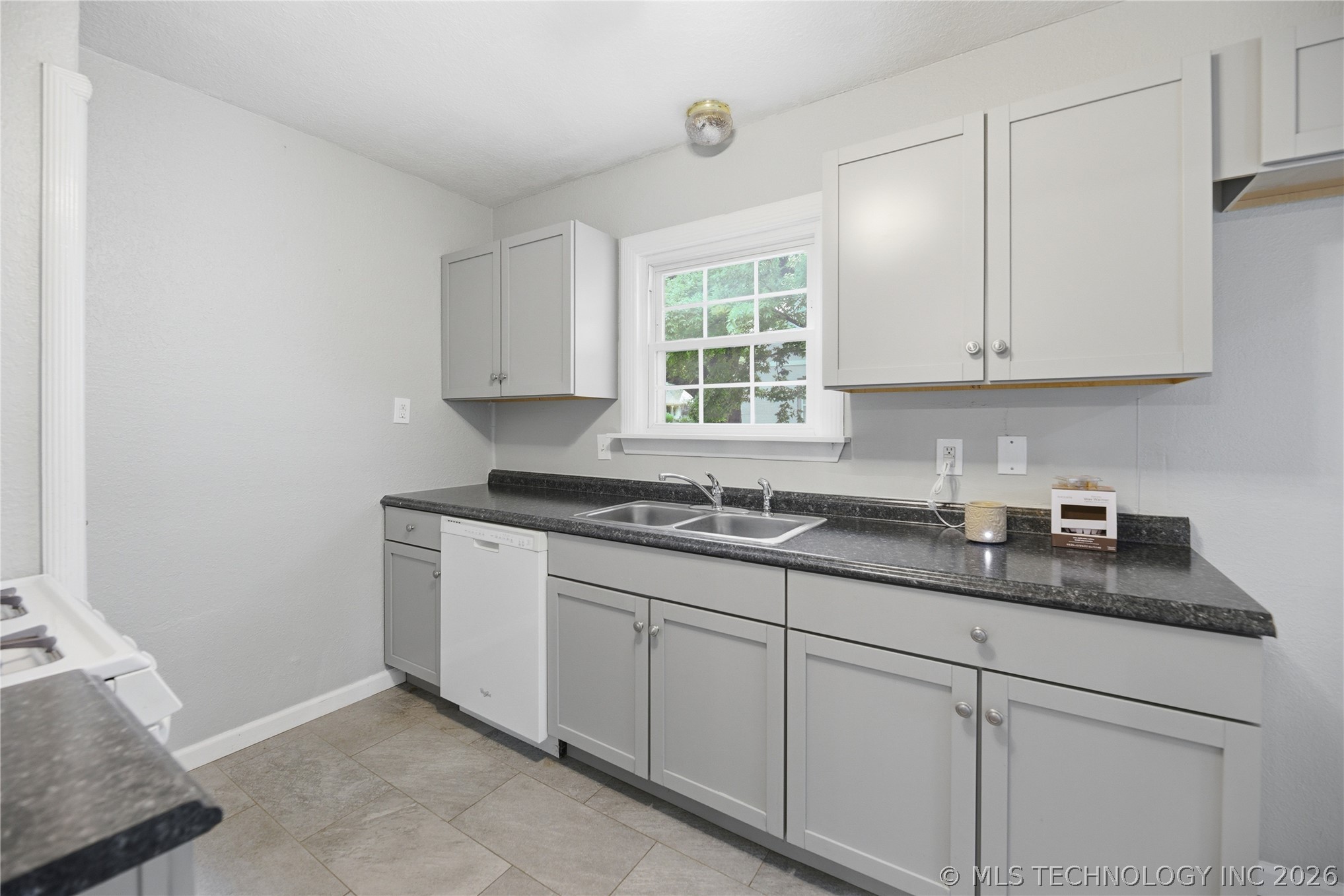 1235 S Braden Avenue Property Photo 6