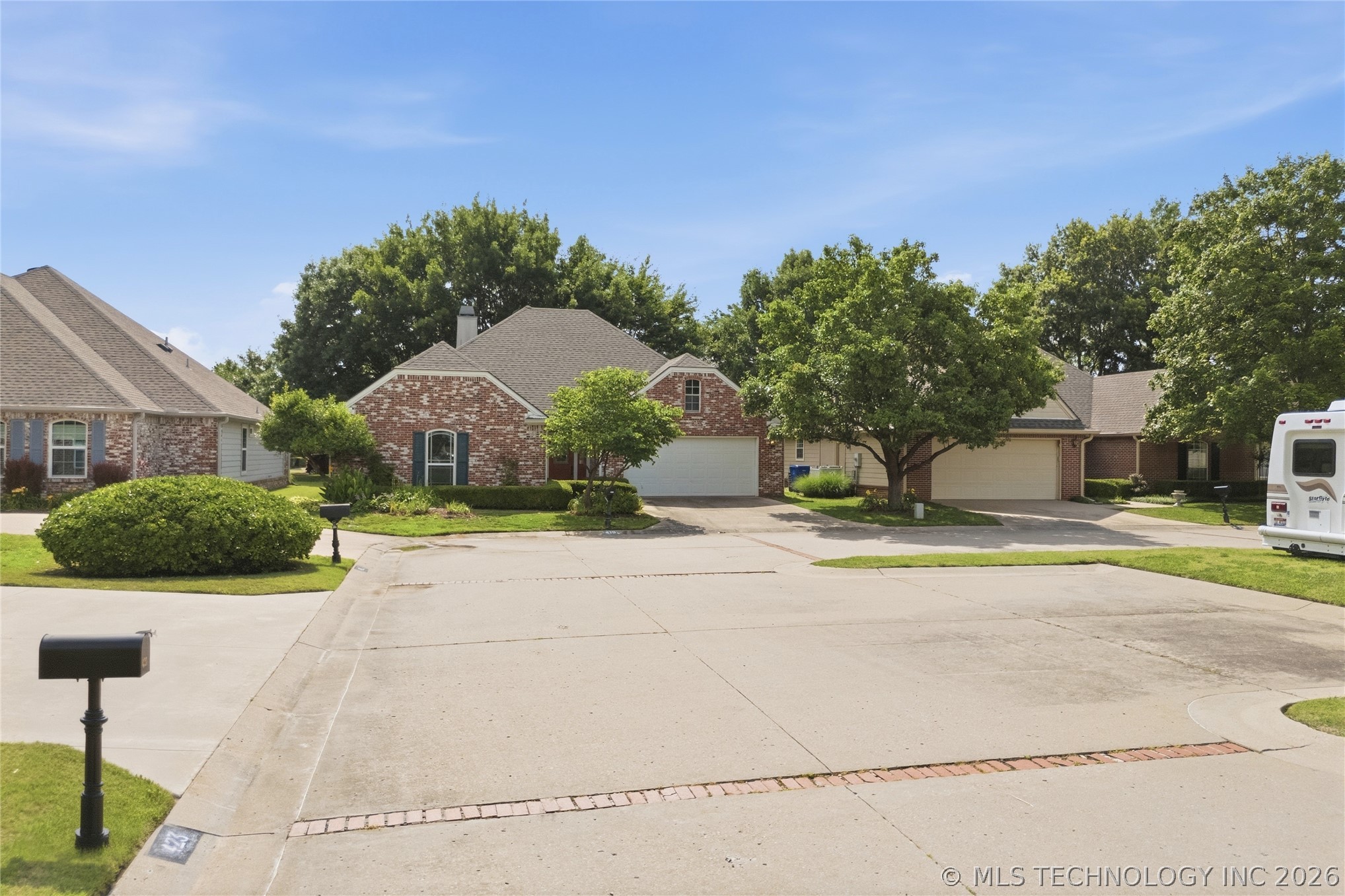419 N Forest Ridge Boulevard Property Photo 2