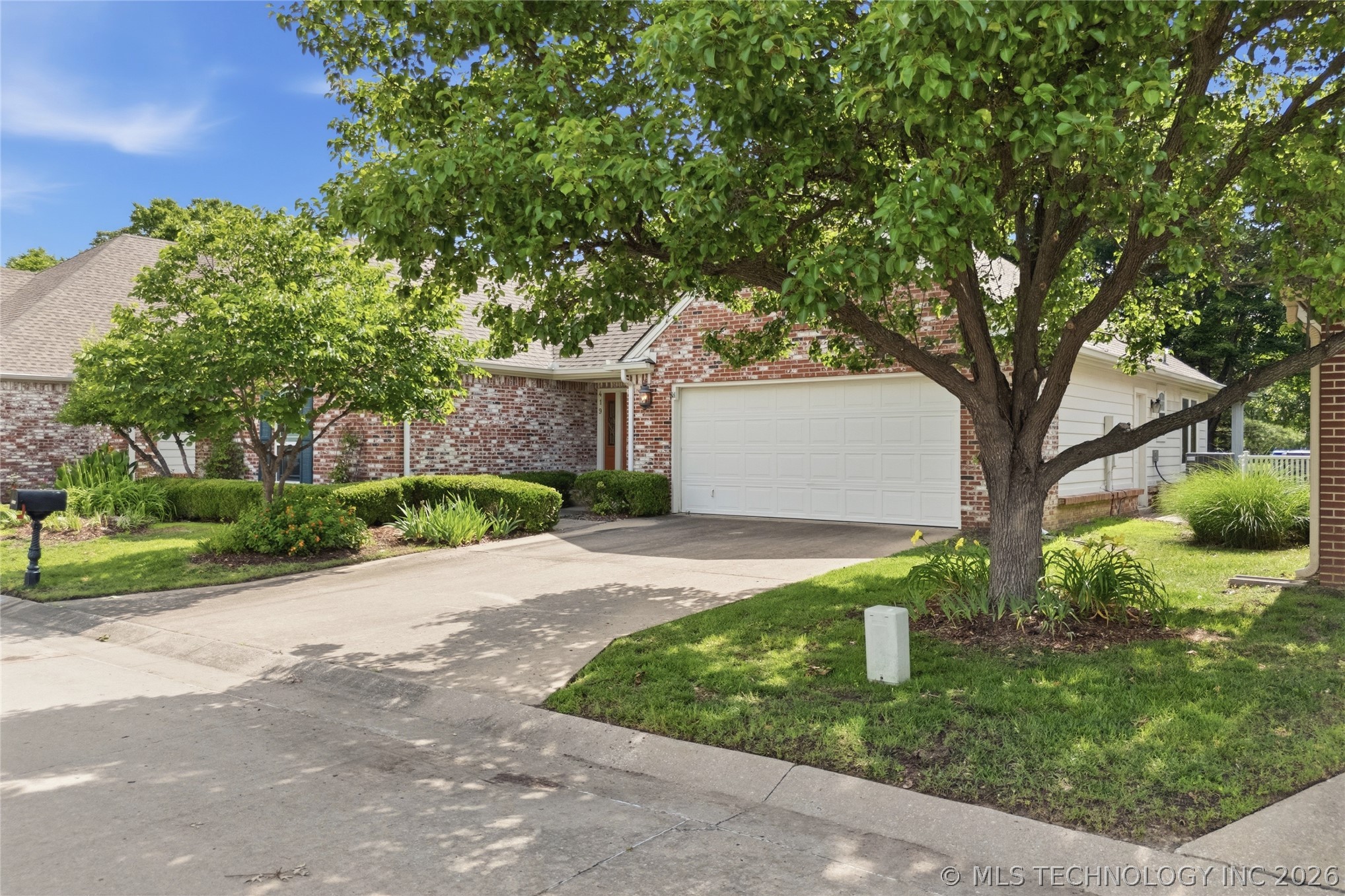 419 N Forest Ridge Boulevard Property Photo 3