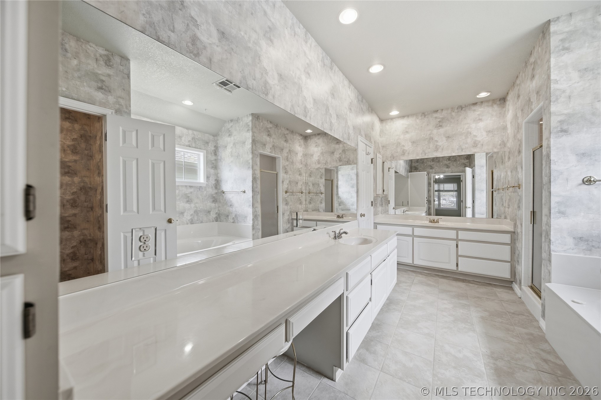 419 N Forest Ridge Boulevard Property Photo 19