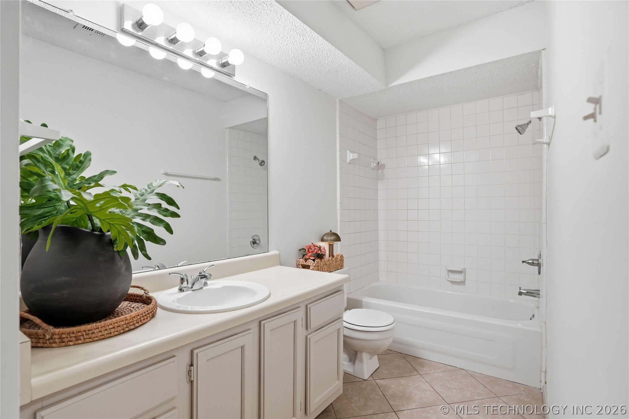 9022 S College Avenue 2116 Property Photo 18