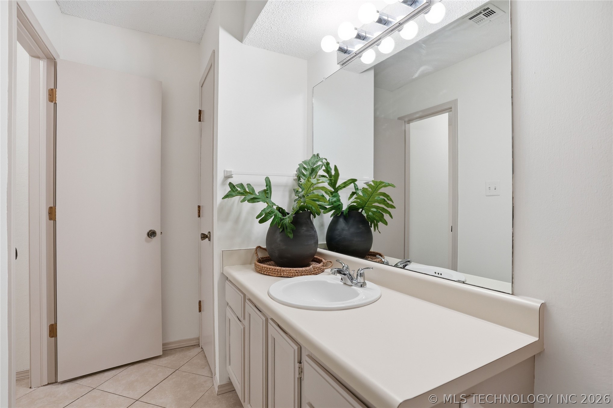 9022 S College Avenue 2116 Property Photo 19