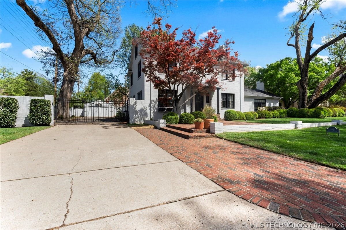1305 E 27th Street Property Photo 3