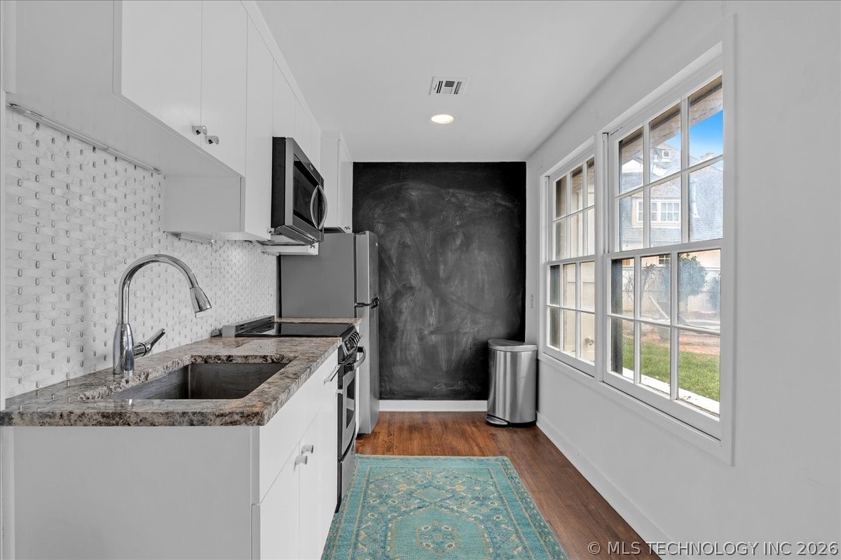 1305 E 27th Street Property Photo 57