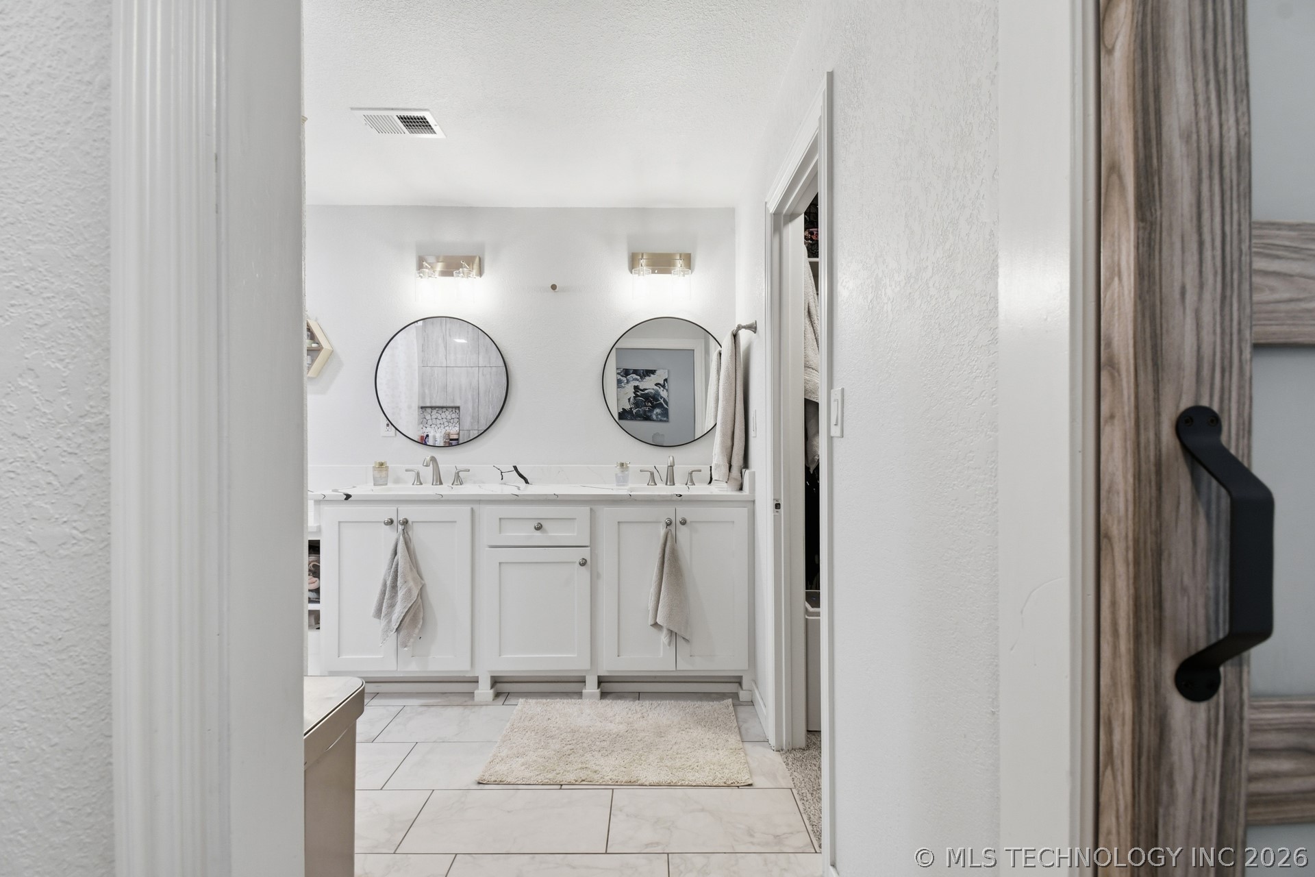 8137 S 76th East Avenue Property Photo 17