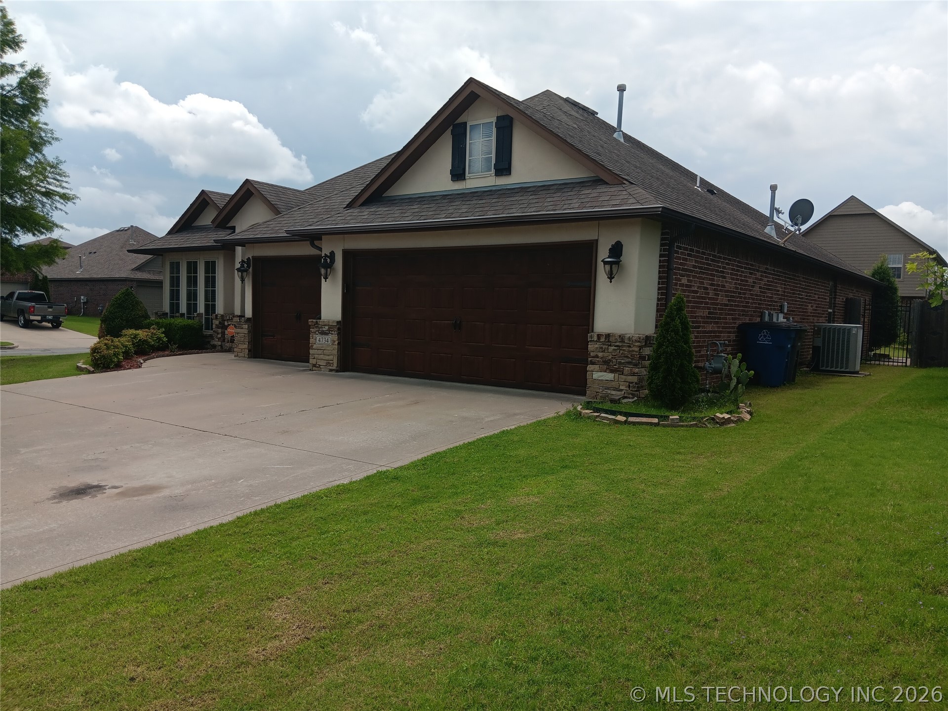 4734 S 178th East Avenue Property Photo 8