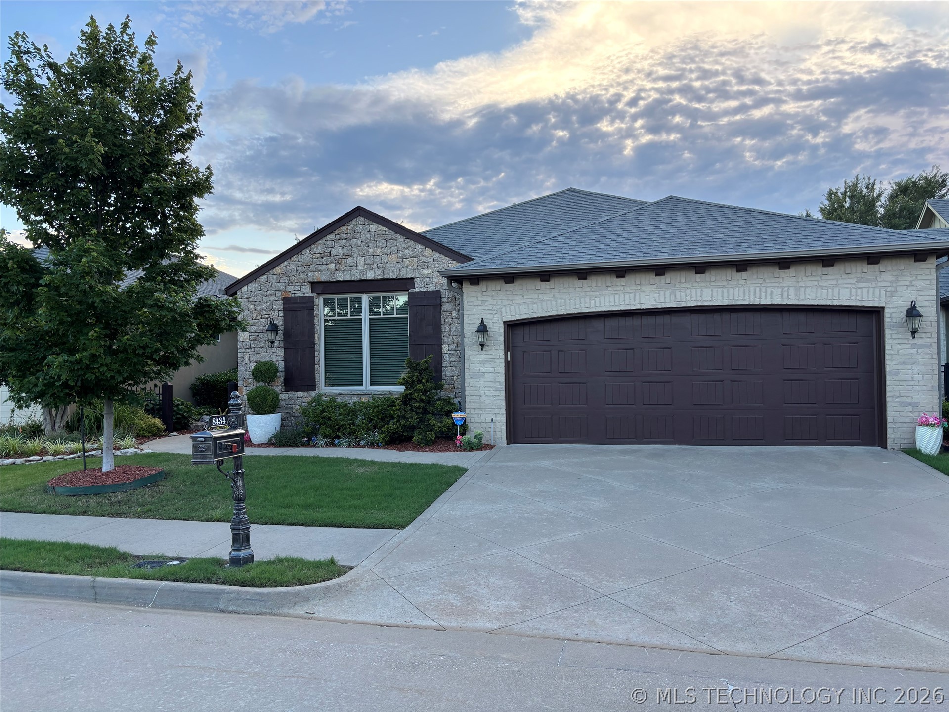 8434 S Phoenix Place Property Photo 1