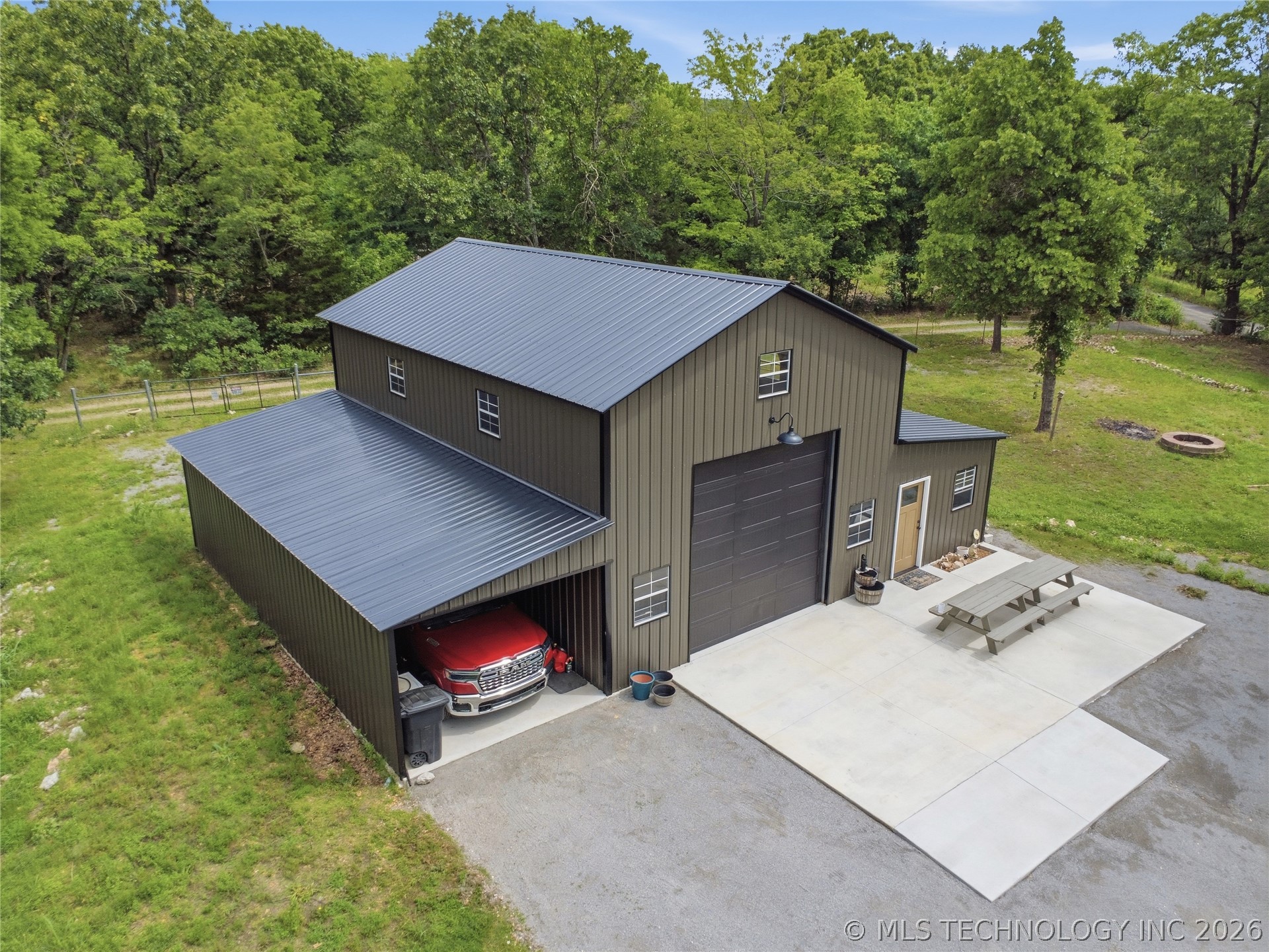 1533 N 442 Road Property Photo 6