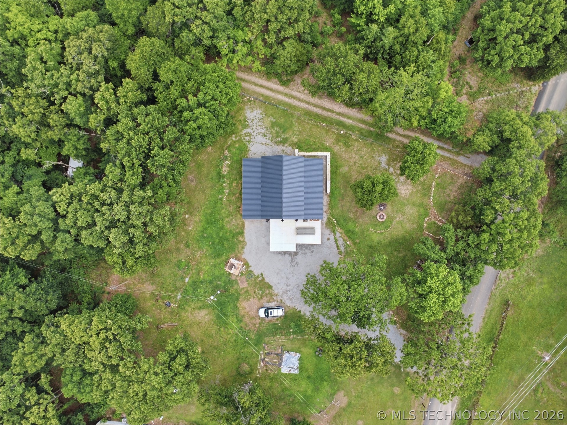 1533 N 442 Road Property Photo 8