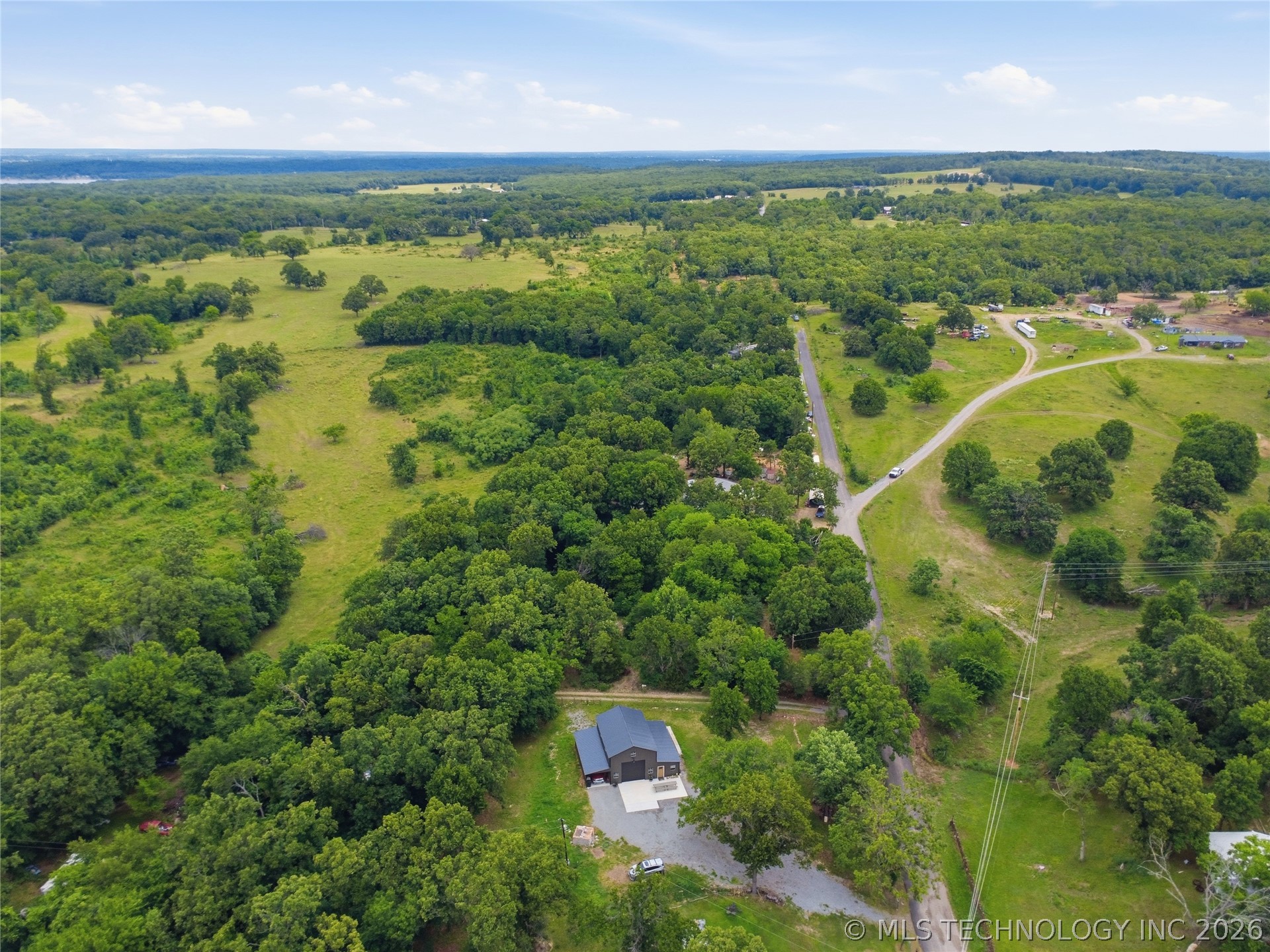 1533 N 442 Road Property Photo 9