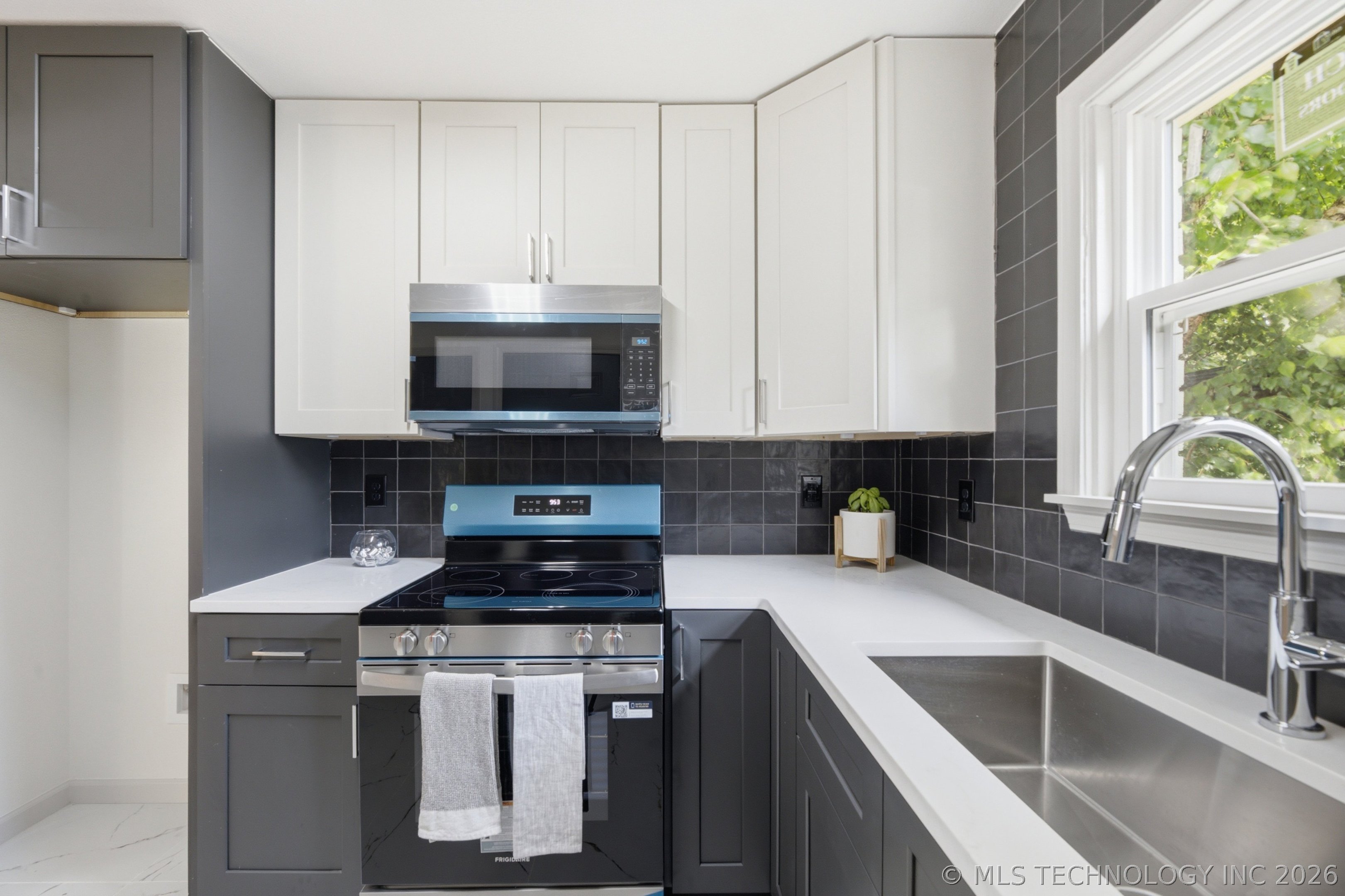 1220 S Delaware Place Property Photo 8