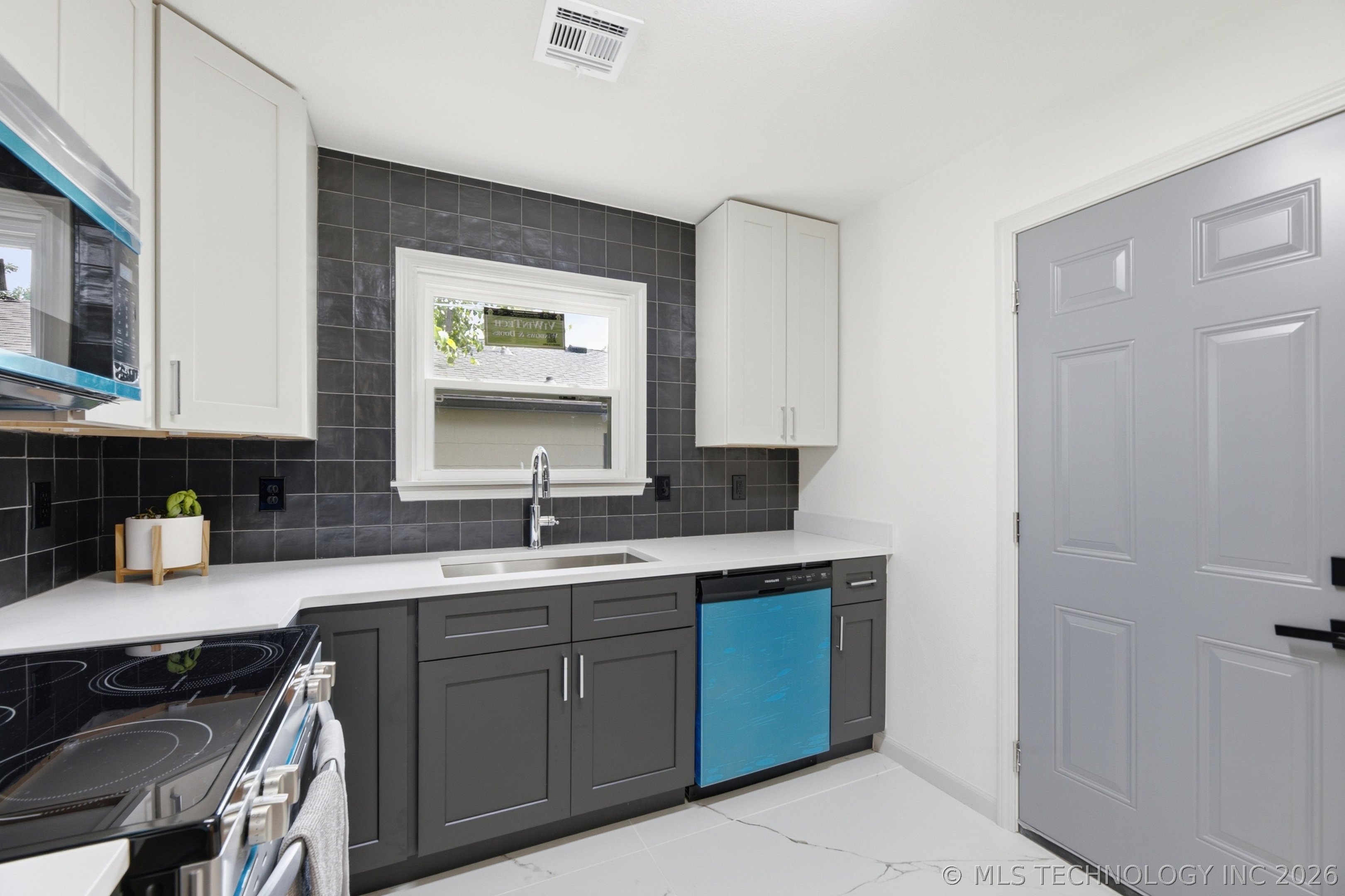 1220 S Delaware Place Property Photo 10