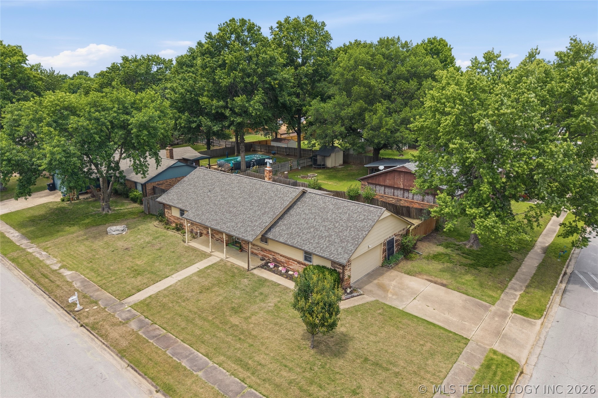 3016 E Knoxville Street Property Photo 3