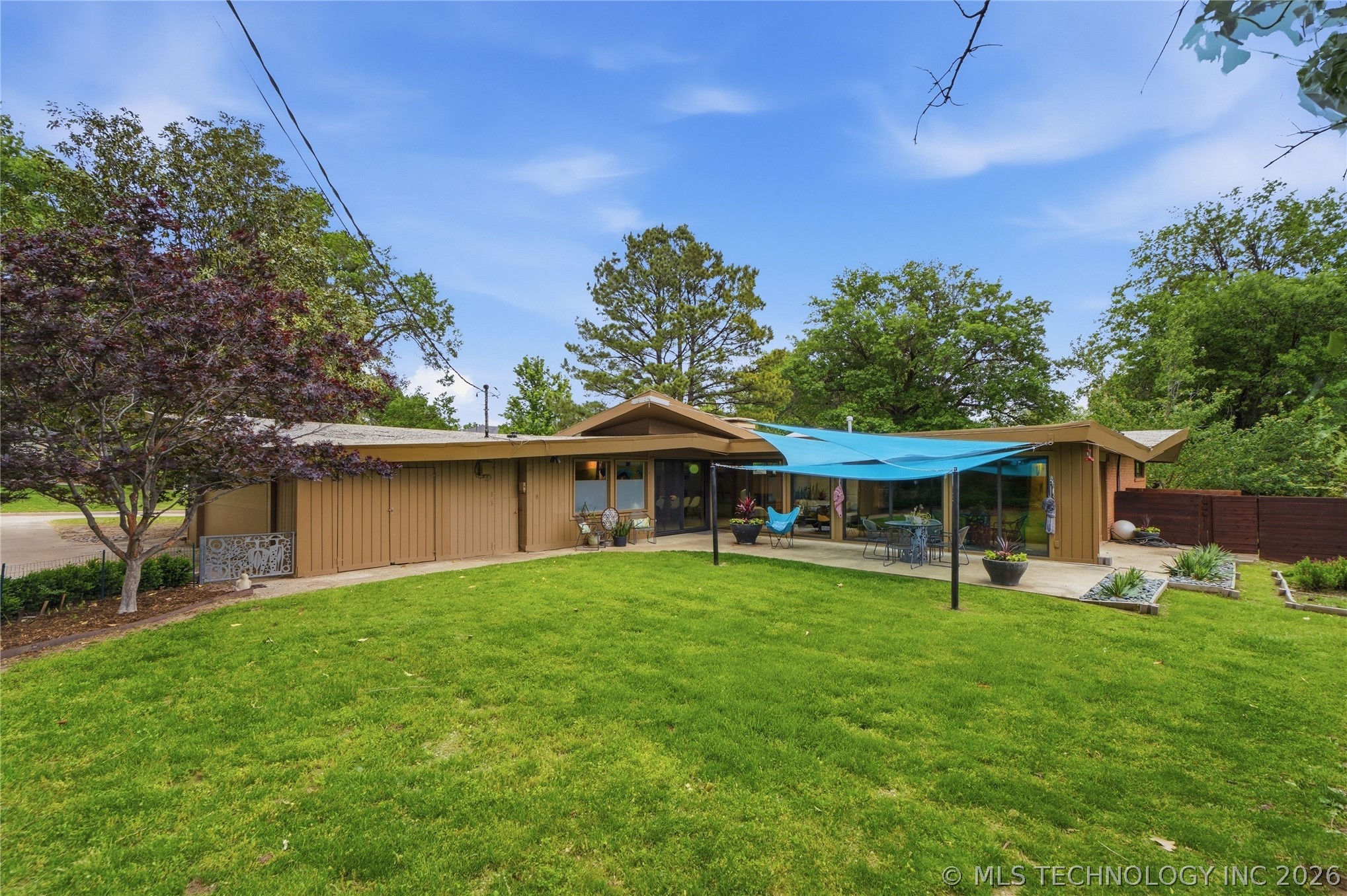 2850 E 37th Street Property Photo 49