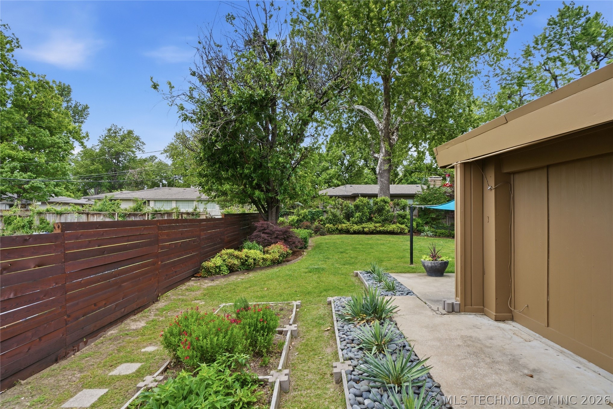 2850 E 37th Street Property Photo 50